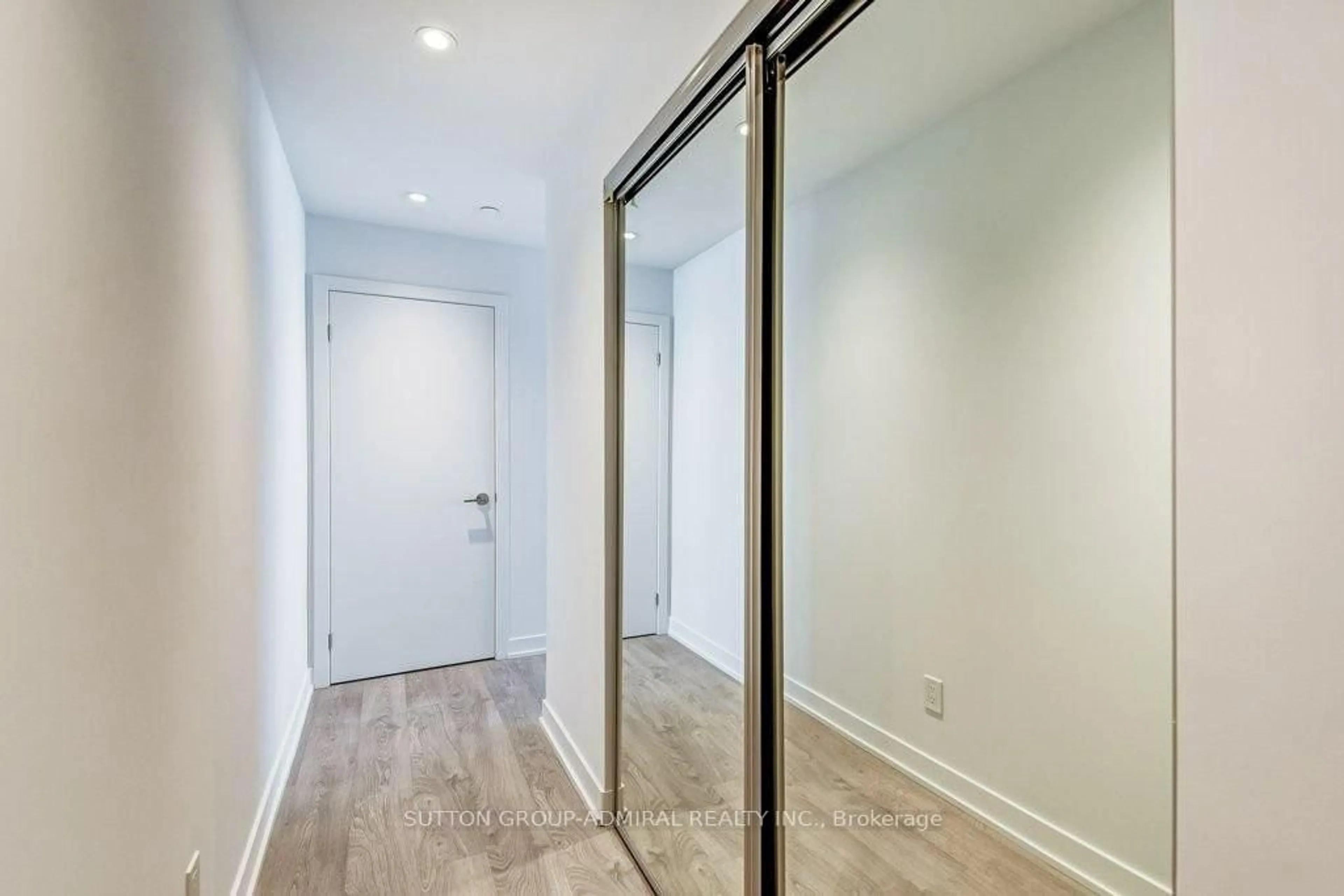 Indoor entryway for 1928 Lake Shore Blvd #3206, Toronto Ontario M6S 1A1