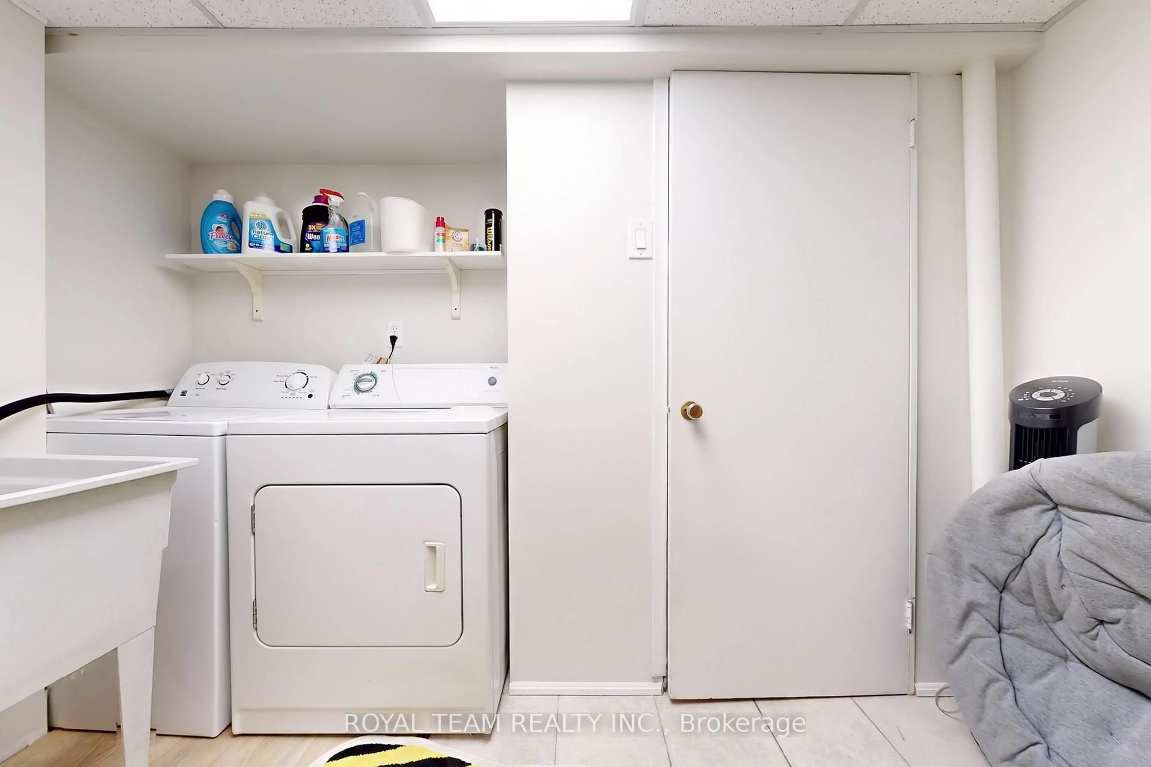 Laundry room for 1050 Shawnmarr Rd #92, Mississauga Ontario L5H 3V1
