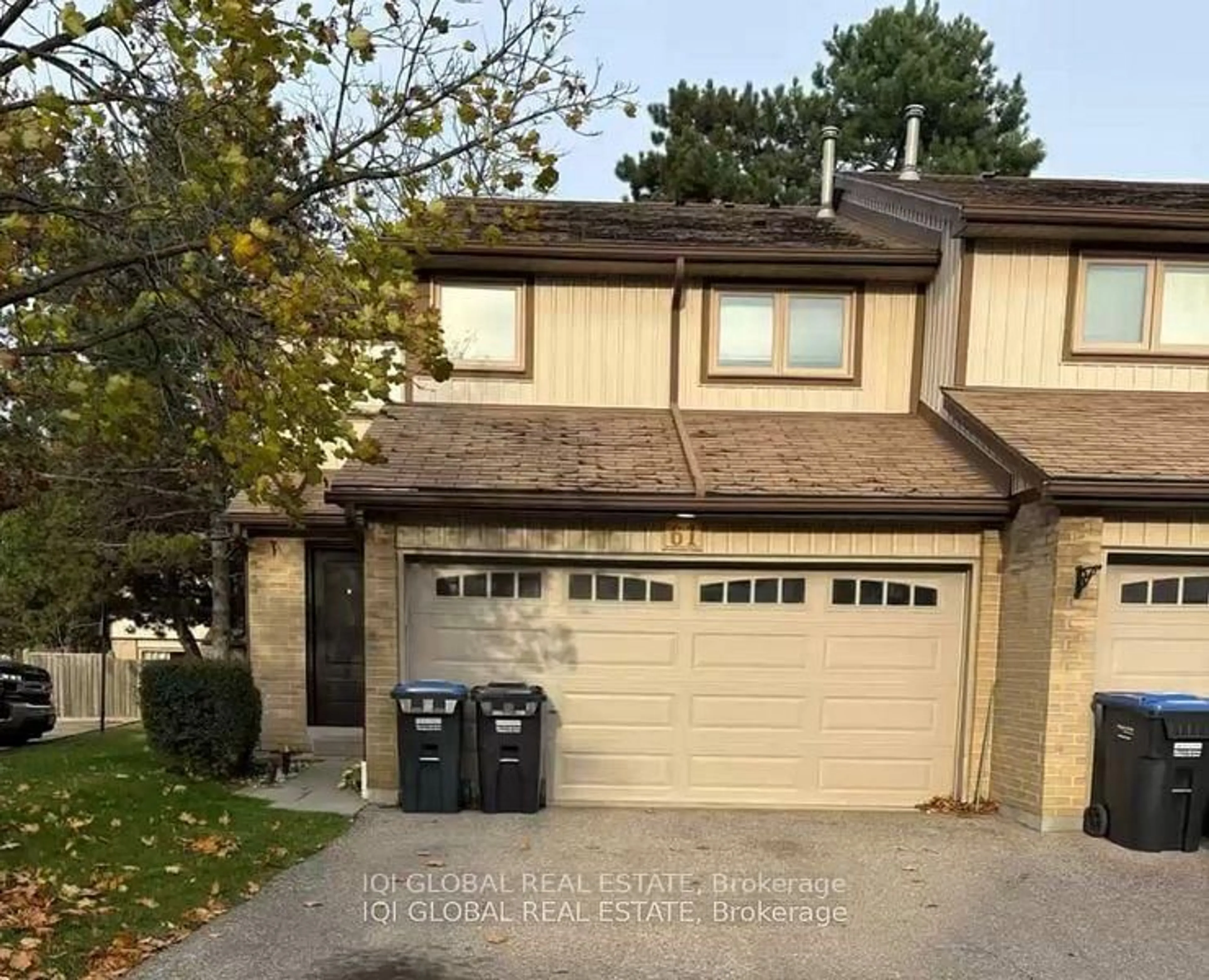 Home with vinyl exterior material, street for 3500 South Mills Way #61, Mississauga Ontario L5L 3T8