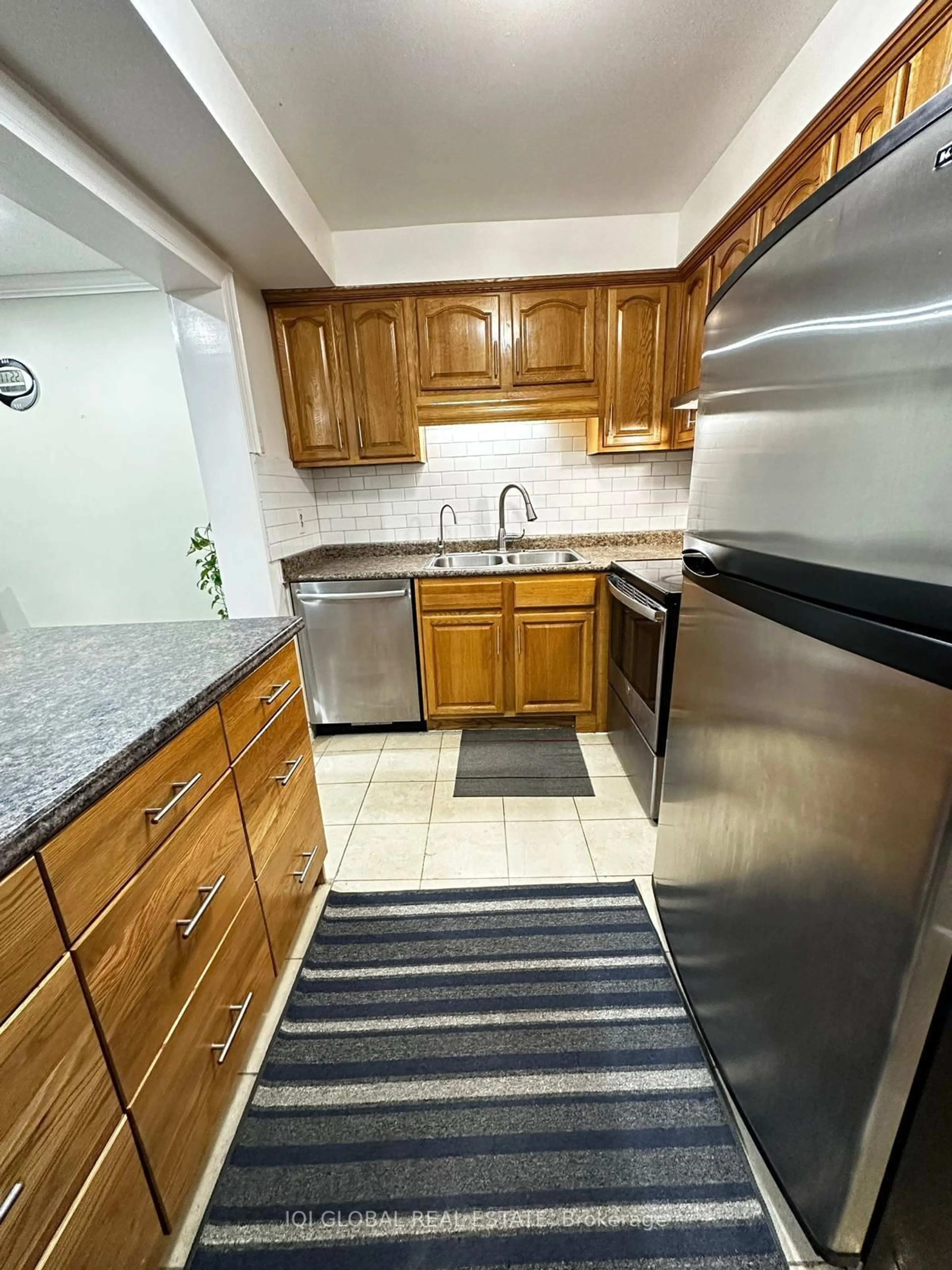 Standard kitchen, unknown for 3500 South Mills Way #61, Mississauga Ontario L5L 3T8