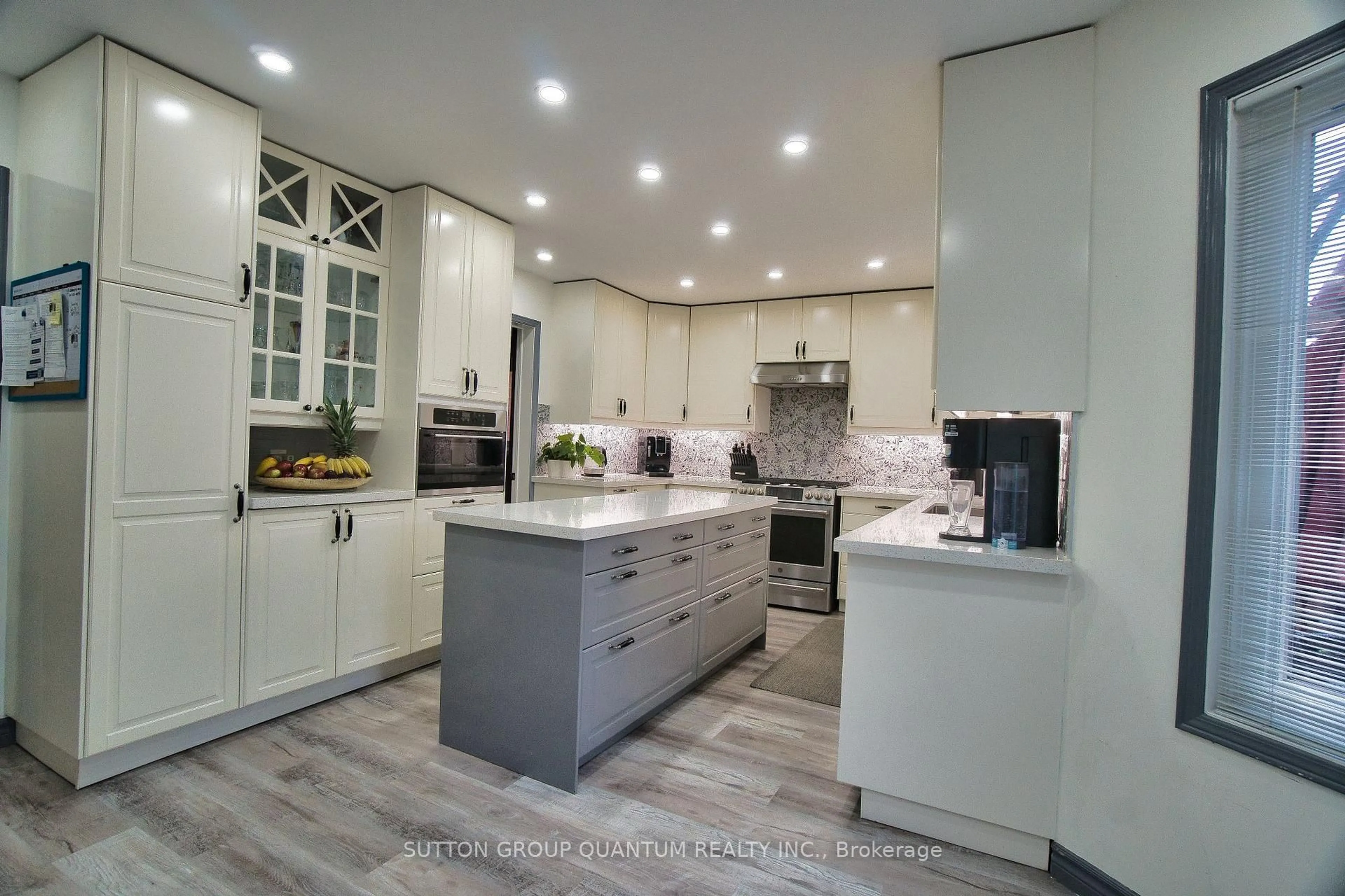 Contemporary kitchen, ceramic/tile floor for 3523 Pintail Circ, Mississauga Ontario L5N 6C8