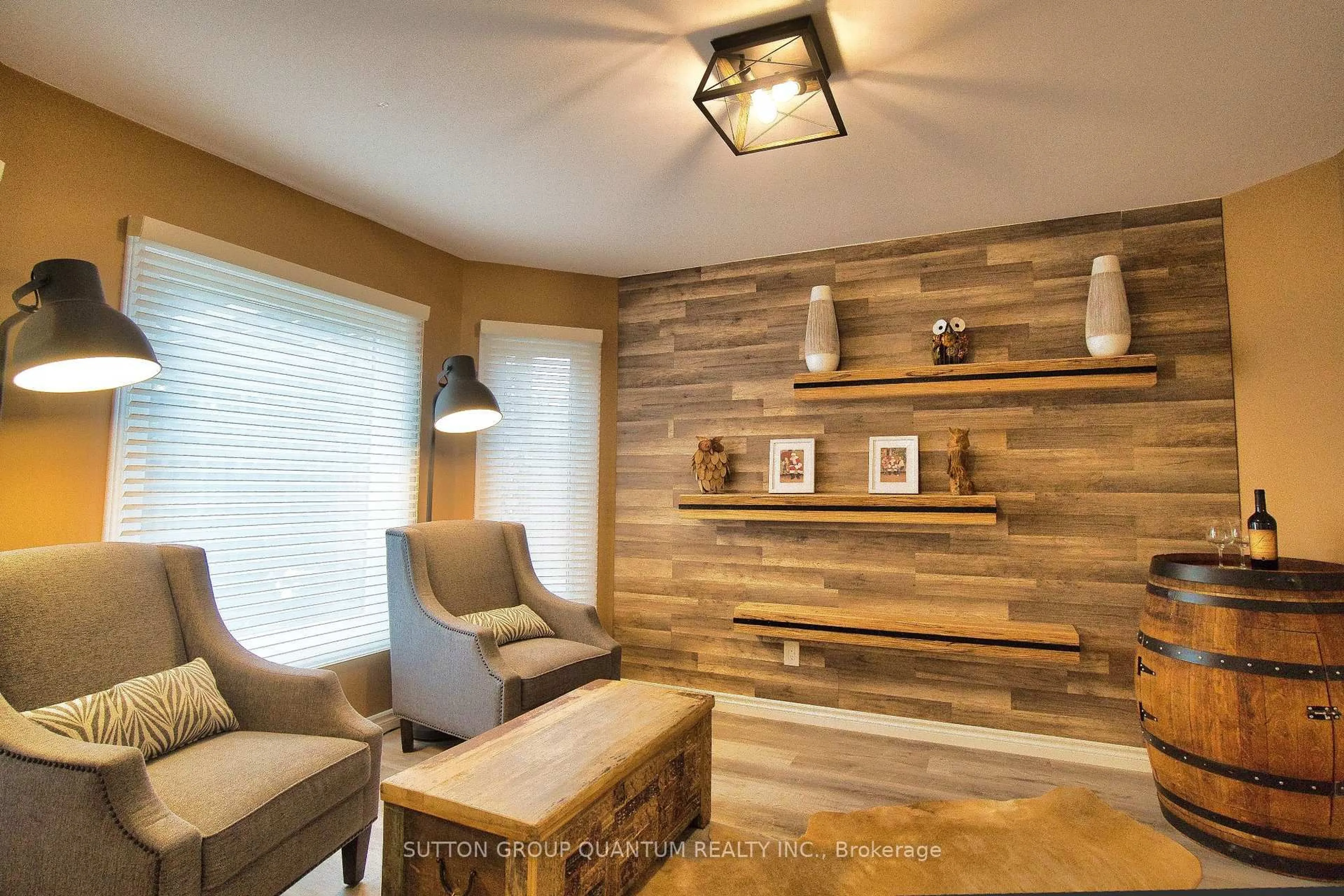 Living room with furniture, wood/laminate floor for 3523 Pintail Circ, Mississauga Ontario L5N 6C8