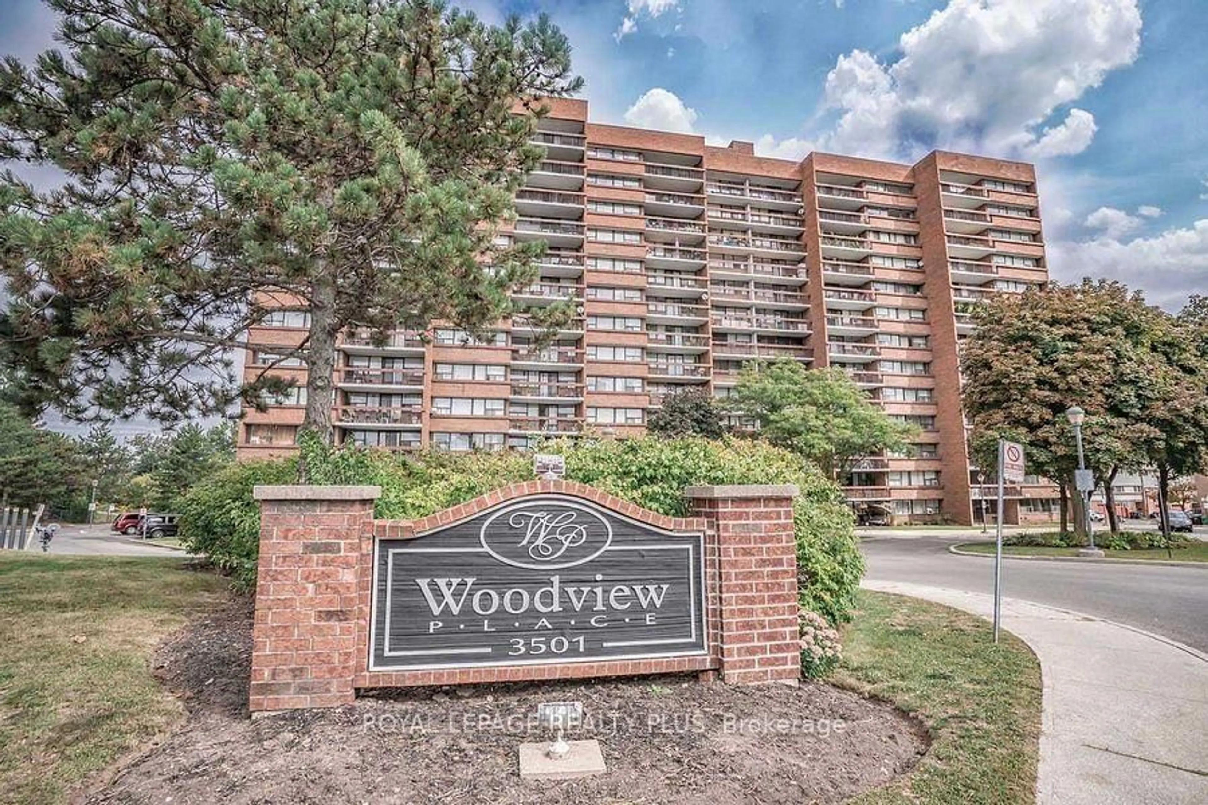 Indoor foyer for 3501 Glen Erin Dr #811, Mississauga Ontario L5L 2E9