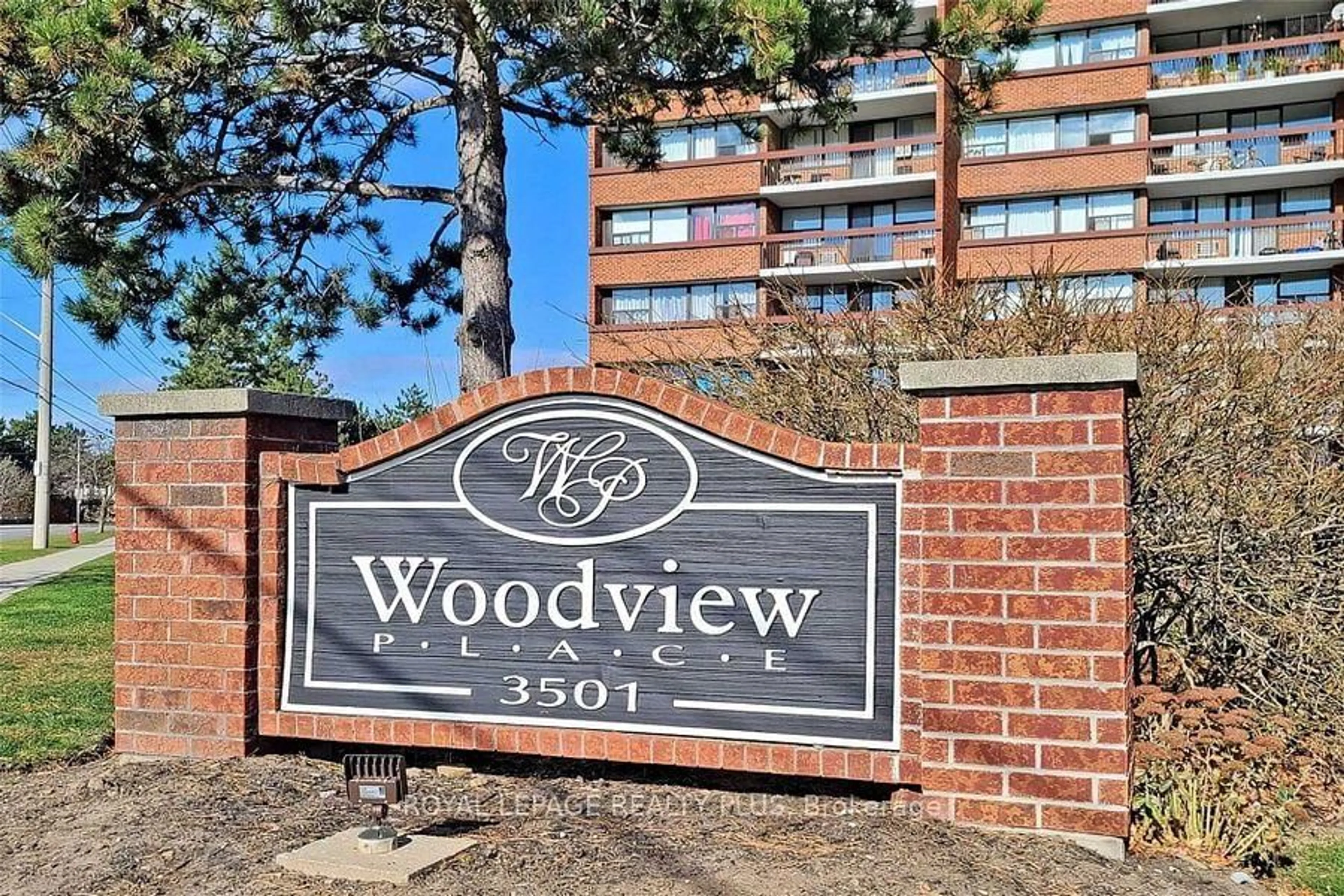 Indoor foyer for 3501 Glen Erin Dr #811, Mississauga Ontario L5L 2E9