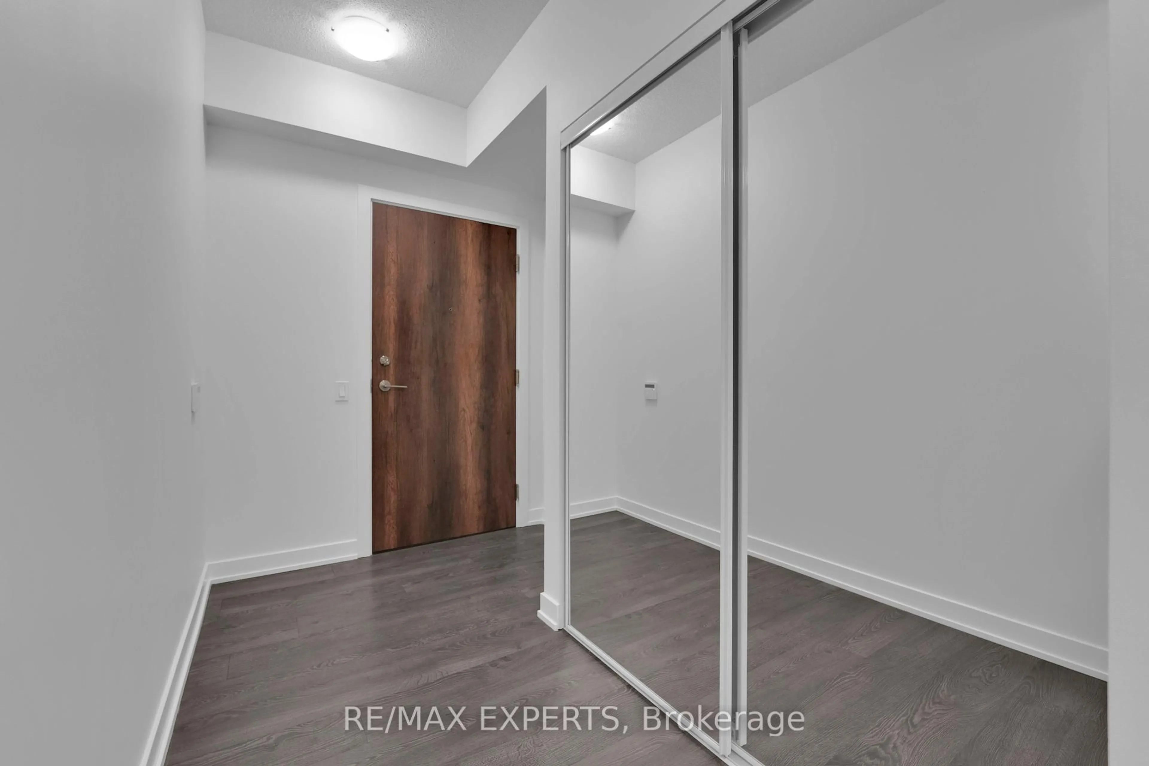 Unknown for 251 Manitoba St #1504, Toronto Ontario M8Y 0C7