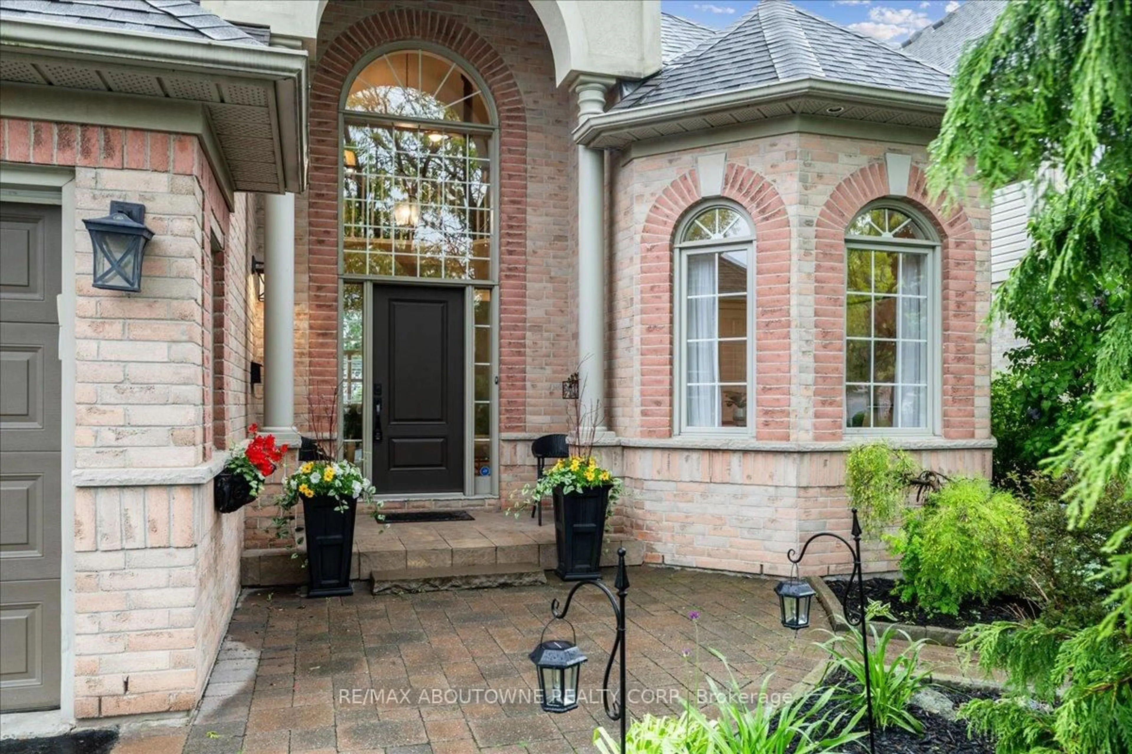 Home with brick exterior material, street for 2183 Turnberry Dr, Burlington Ontario L7M 4P9