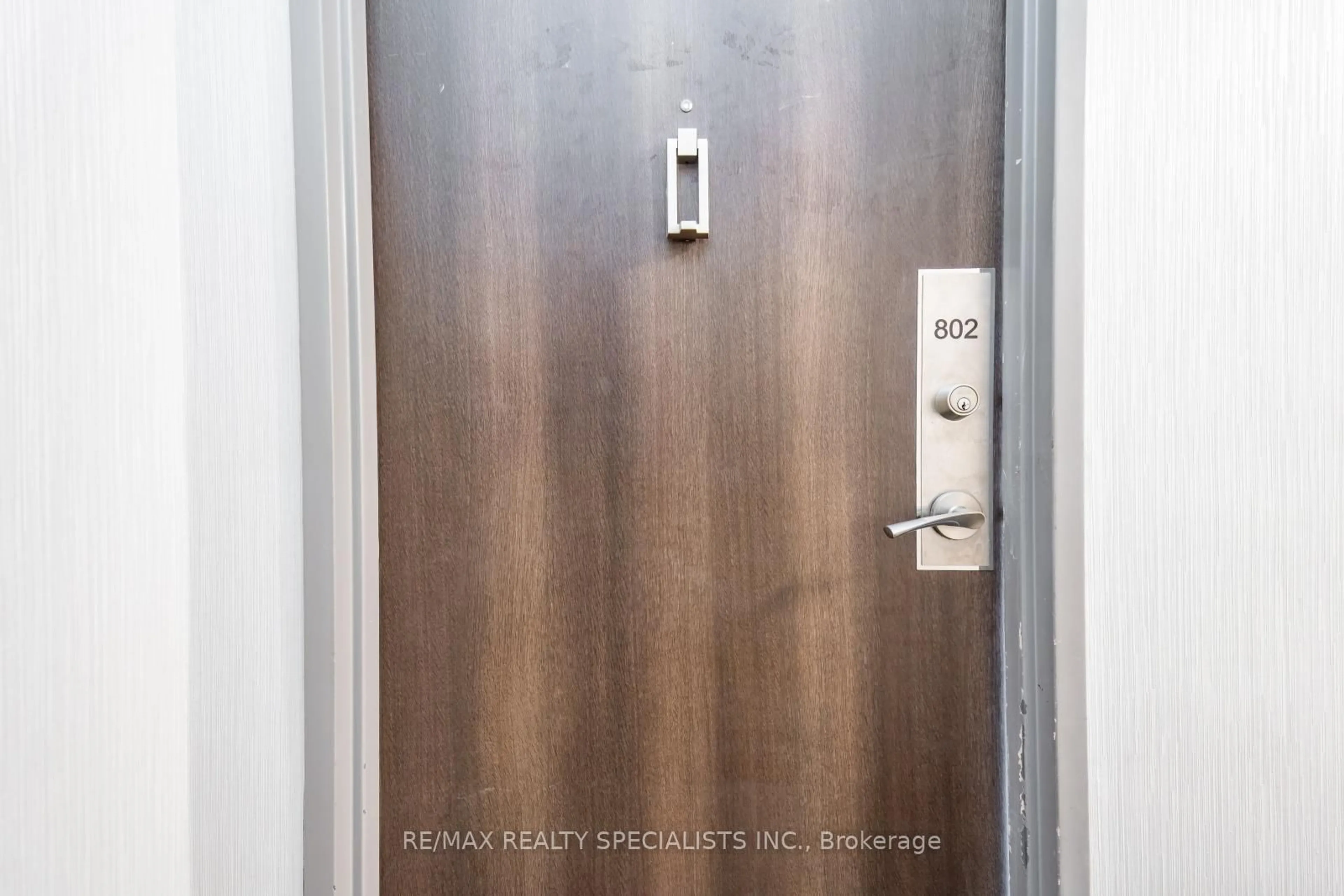 Indoor entryway for 2556 Argyle Rd #802, Mississauga Ontario L5B 2H6