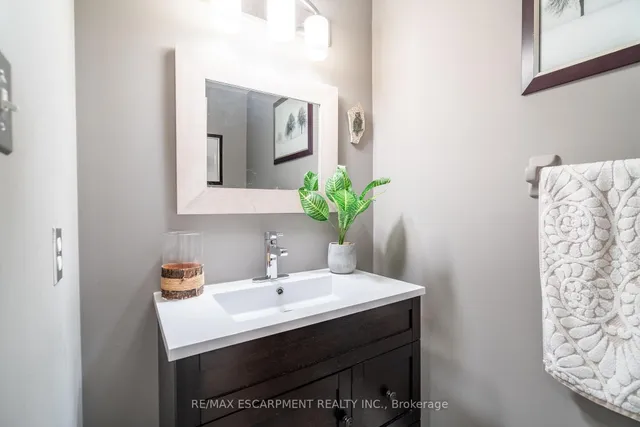 Additional property image - 2431 Baxter Cres