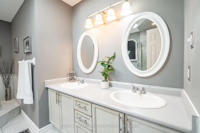 Additional property image - 2431 Baxter Cres