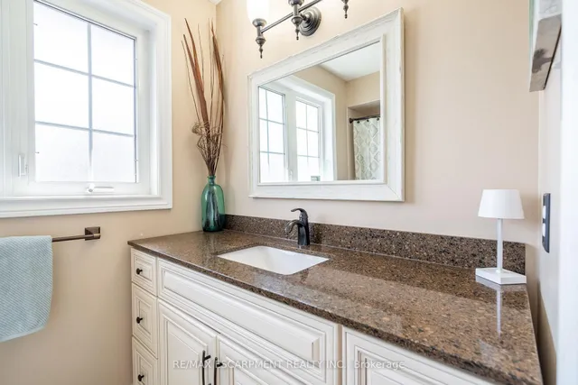 Additional property image - 2431 Baxter Cres