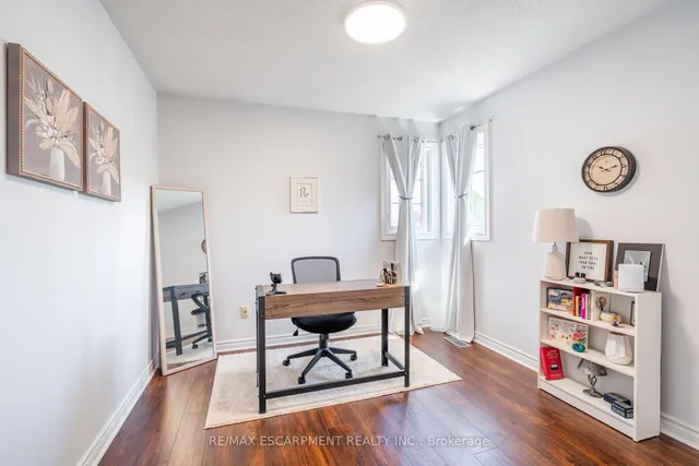 Additional property image - 2431 Baxter Cres