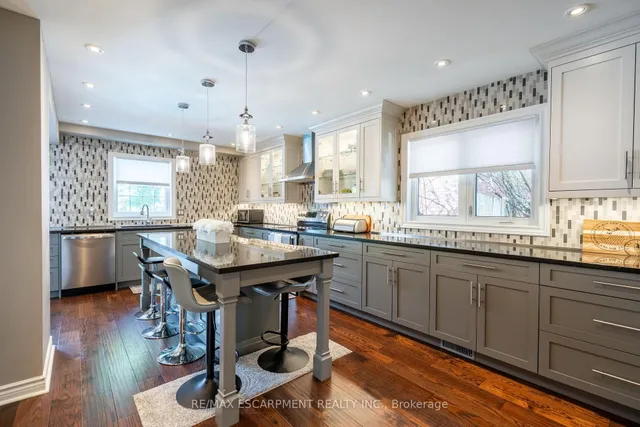 Additional property image - 2431 Baxter Cres