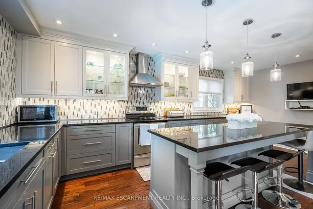 Additional property image - 2431 Baxter Cres
