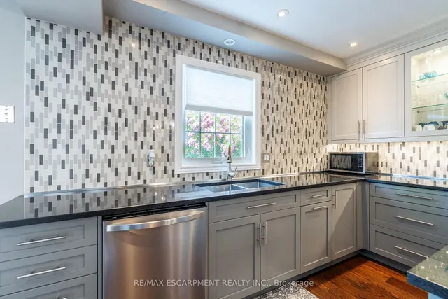 Additional property image - 2431 Baxter Cres