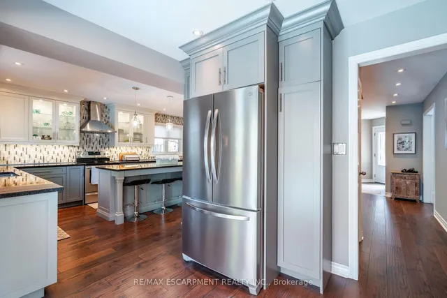 Additional property image - 2431 Baxter Cres