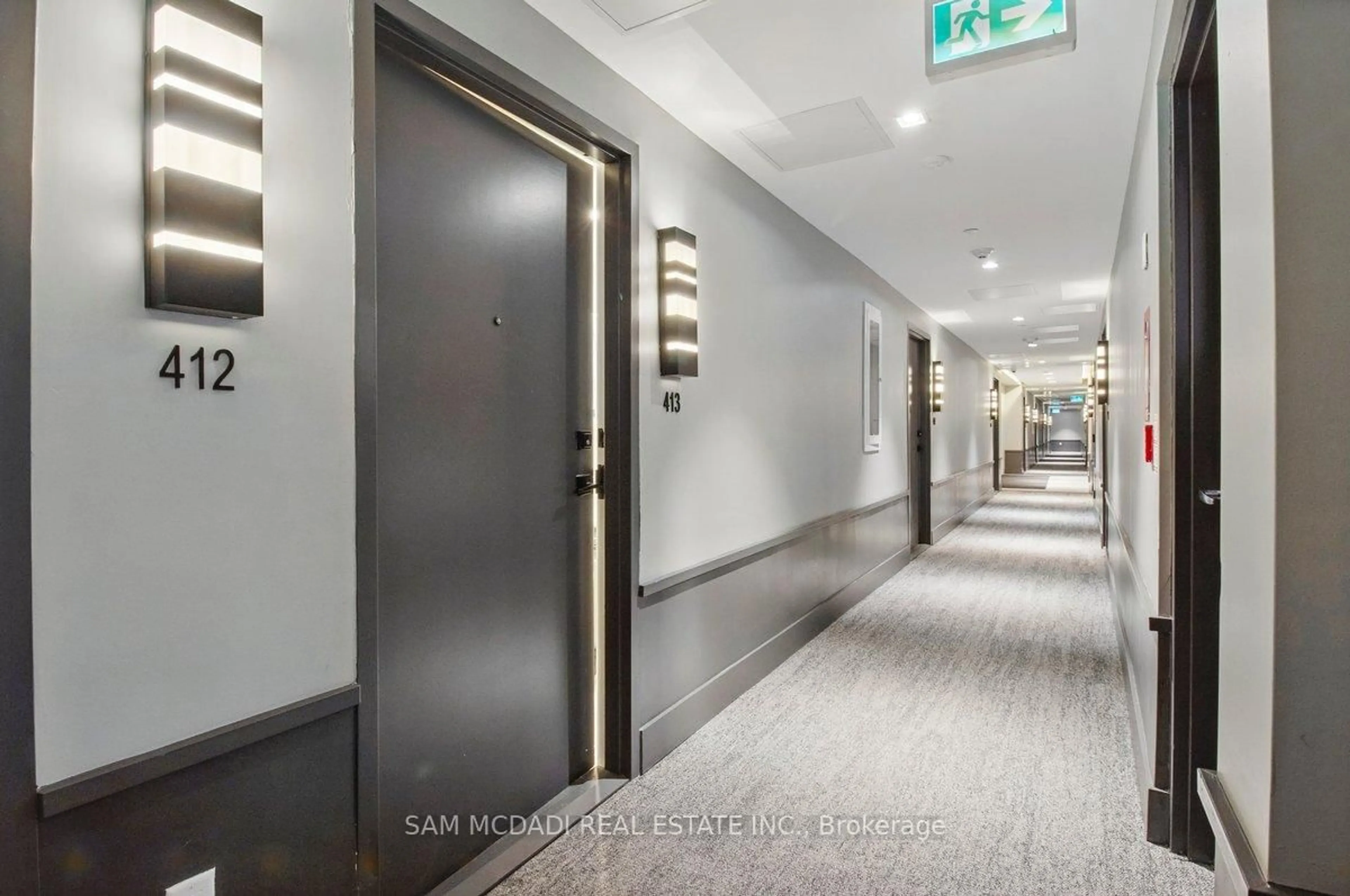 Indoor foyer for 2489 Taunton Rd #413, Oakville Ontario L6H 3R9