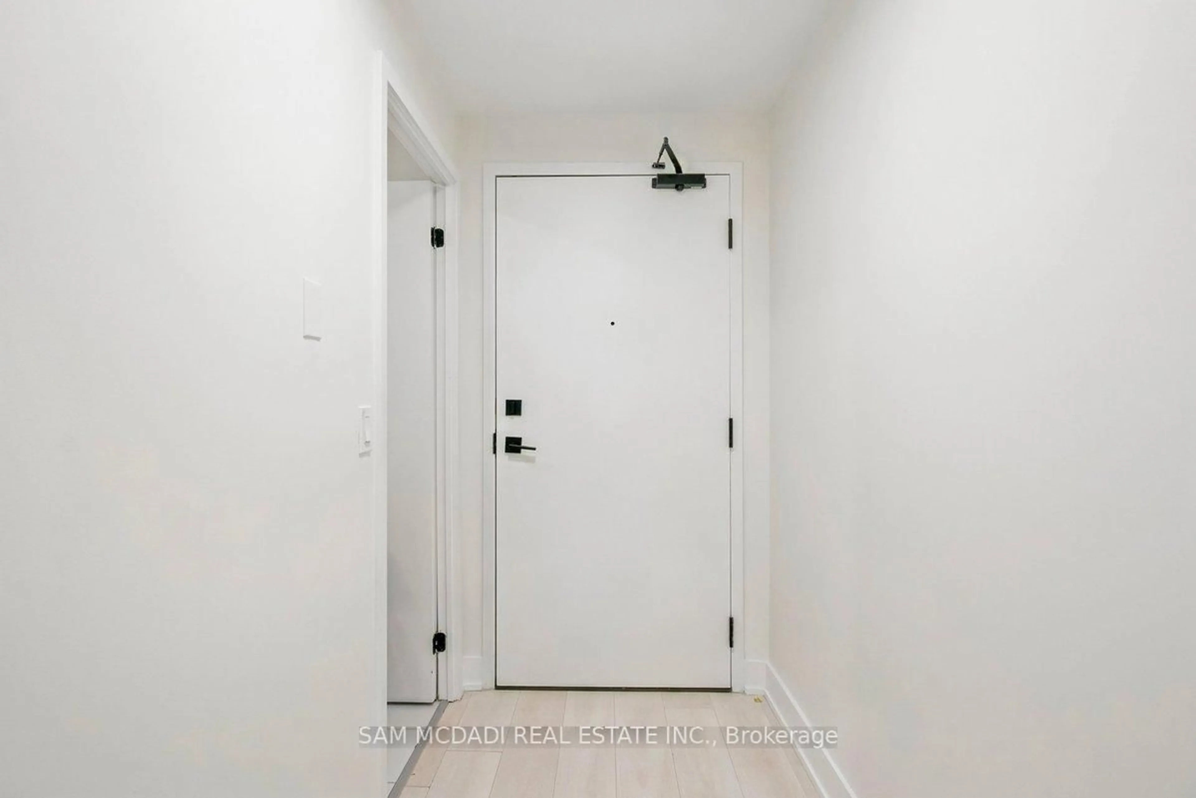 Indoor entryway for 2489 Taunton Rd #413, Oakville Ontario L6H 3R9