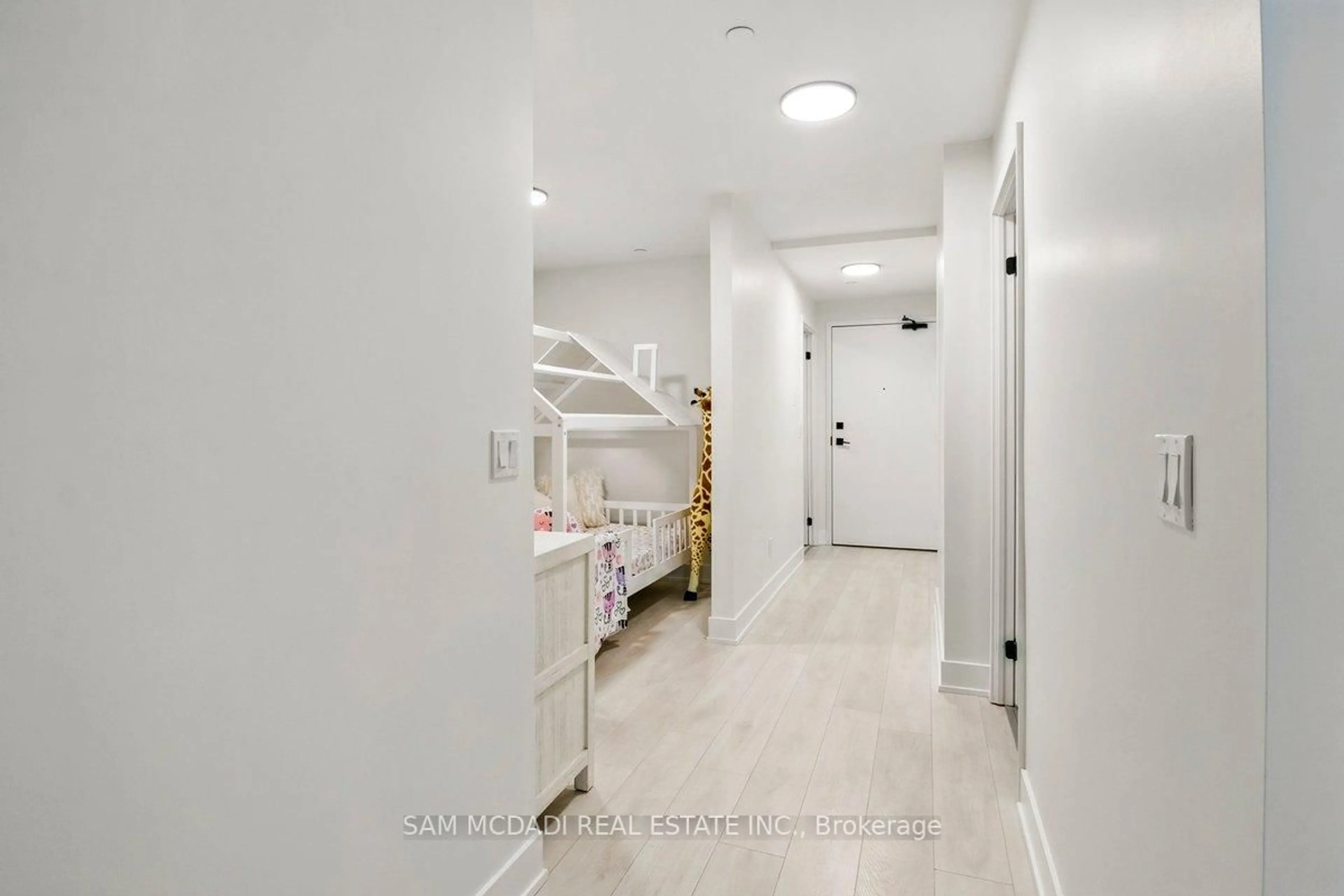 Unknown for 2489 Taunton Rd #413, Oakville Ontario L6H 3R9