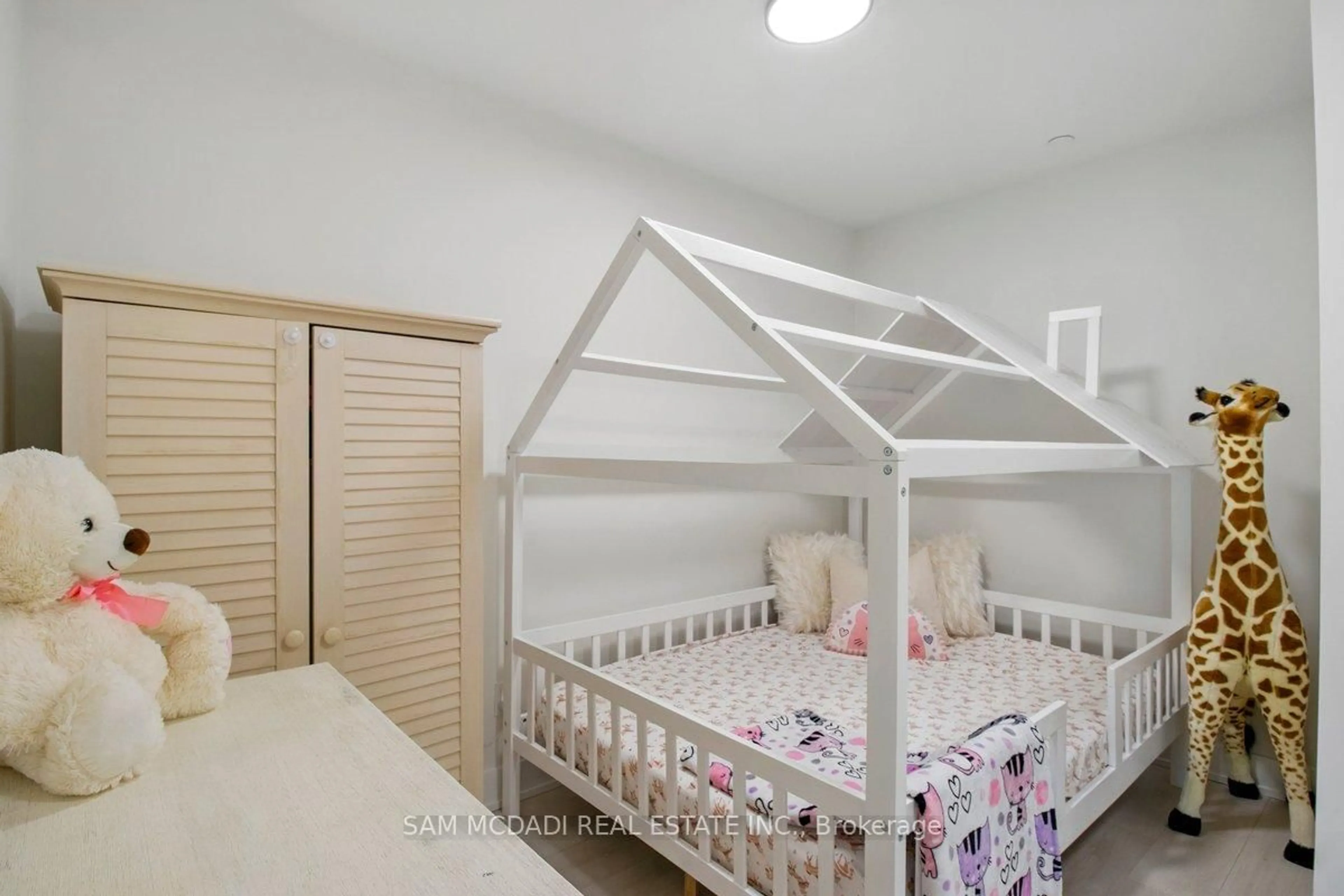 Bedroom with bed, unknown for 2489 Taunton Rd #413, Oakville Ontario L6H 3R9