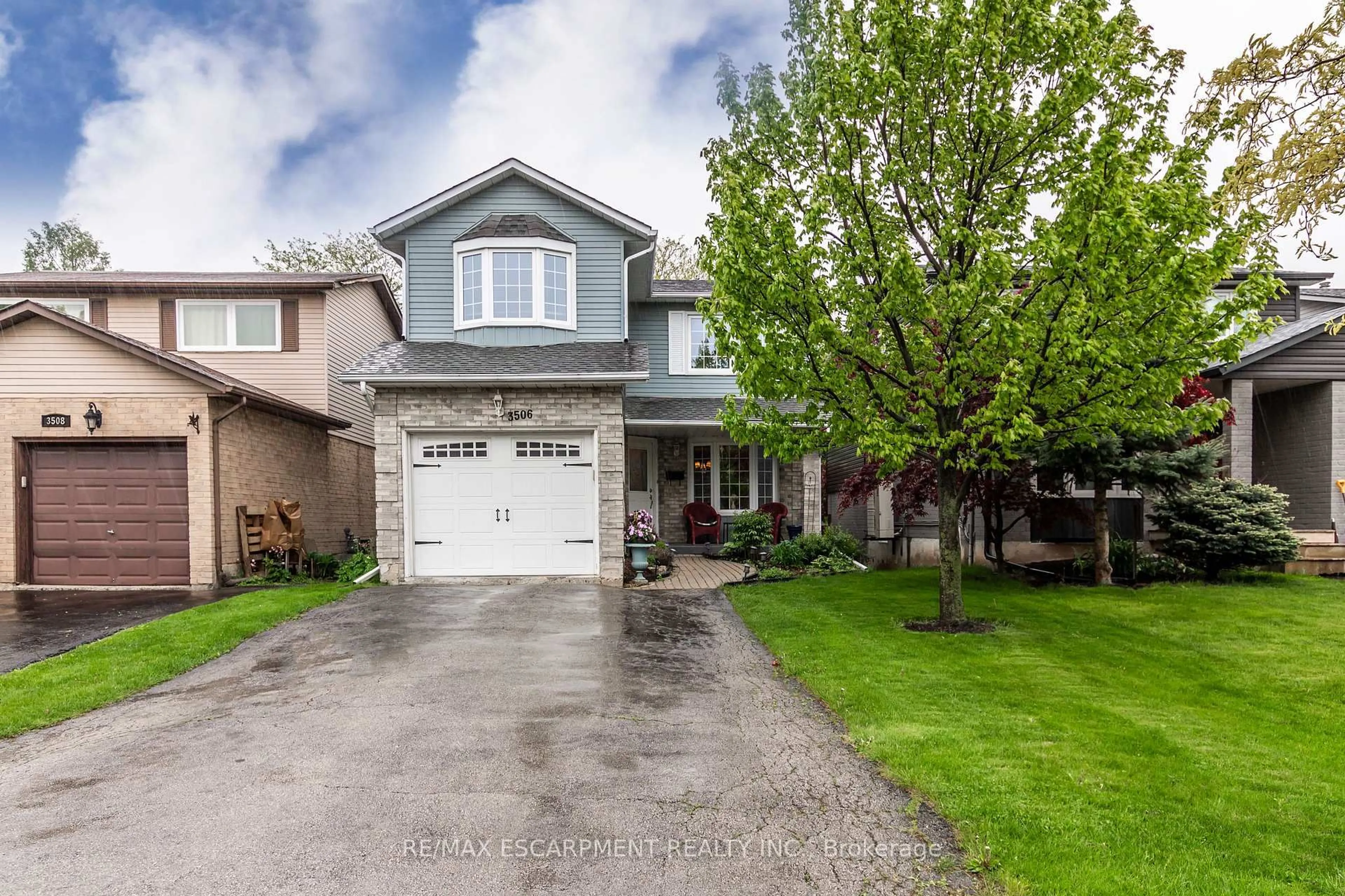 Home with brick exterior material, street for 3506 Marion Crt, Burlington Ontario L7M 3E8