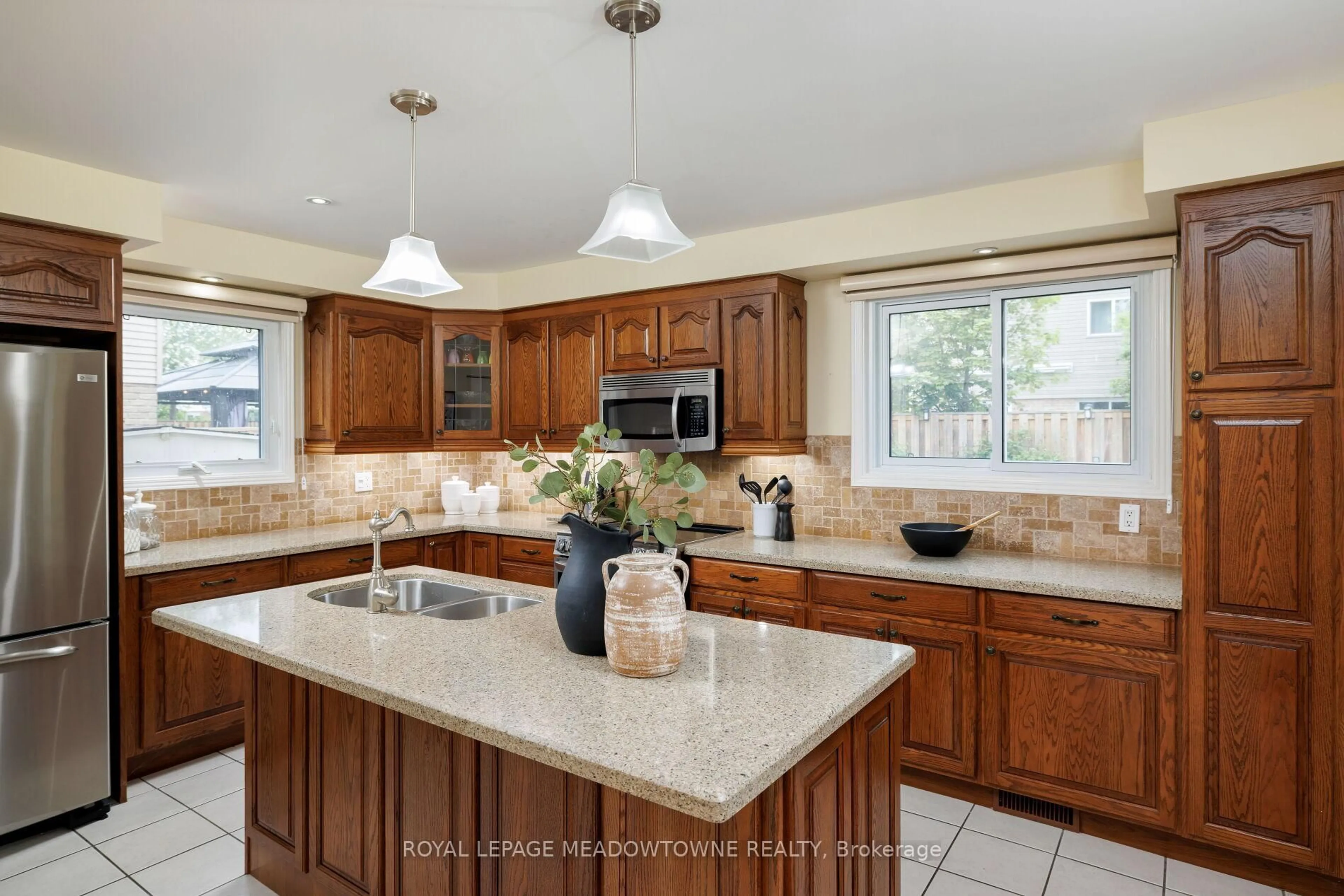 Open concept kitchen, ceramic/tile floor for 521 Vanier Dr, Milton Ontario L9T 4S3