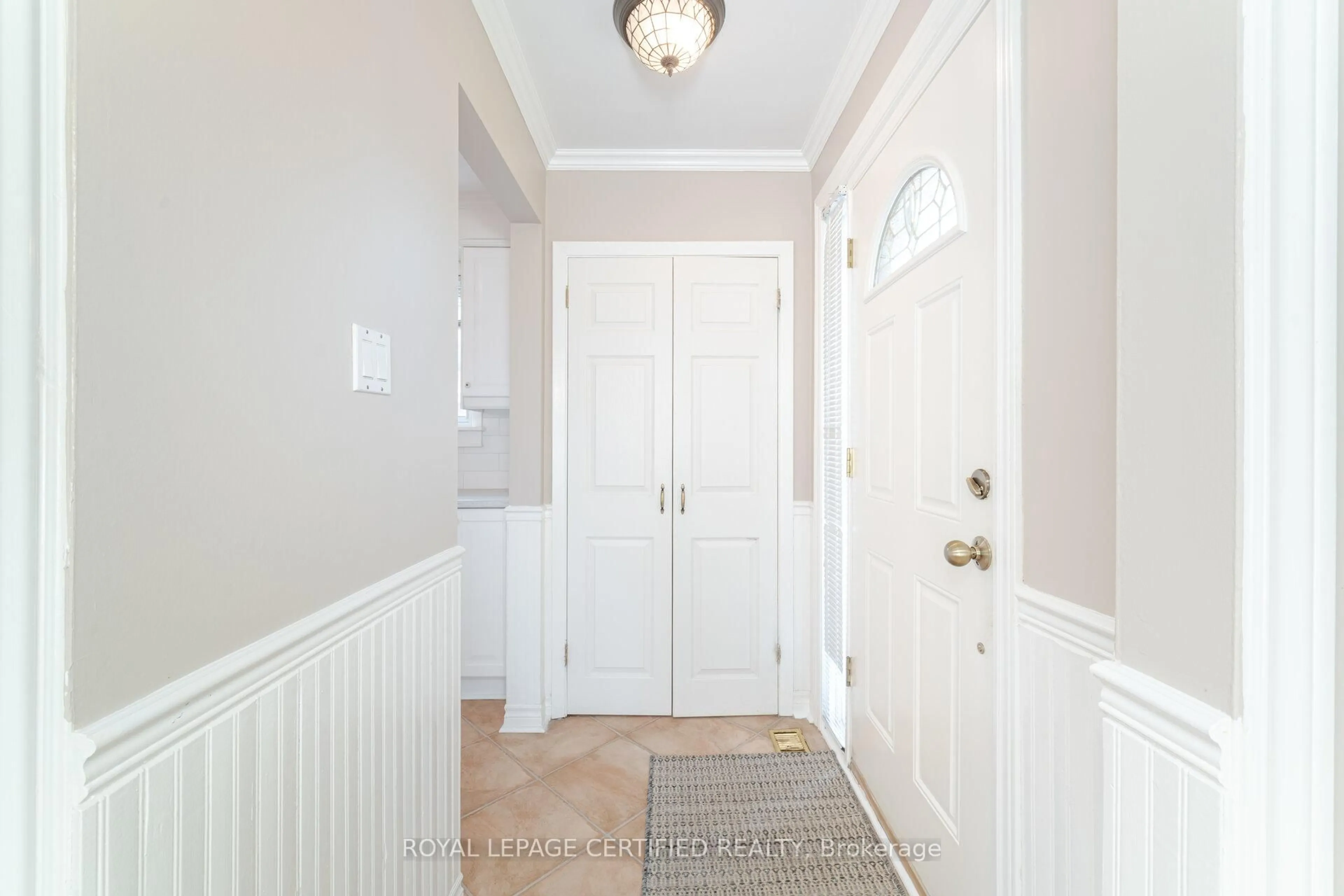 Indoor entryway for 43 Grange Dr, Brampton Ontario L6X 2H1