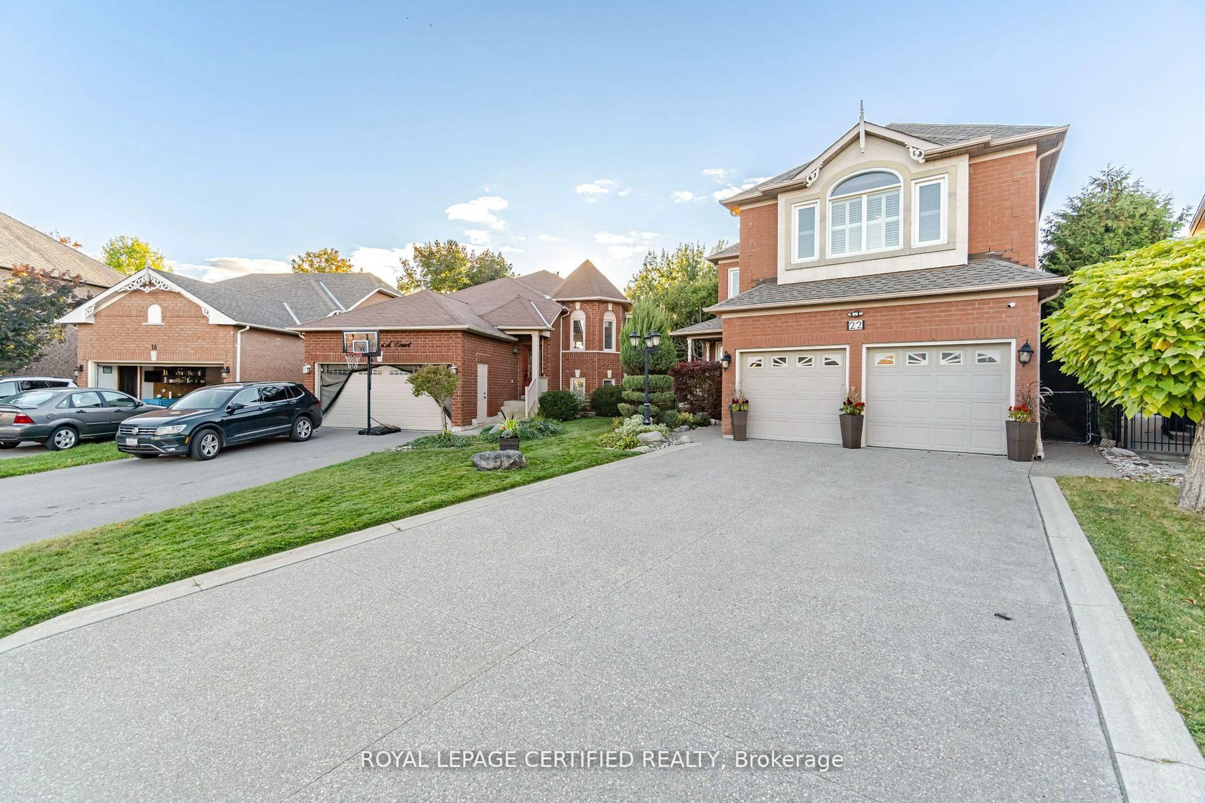 A pic from outside/outdoor area/front of a property/back of a property/a pic from drone, street for 22 Bradwick Crt, Caledon Ontario L7C 1B6