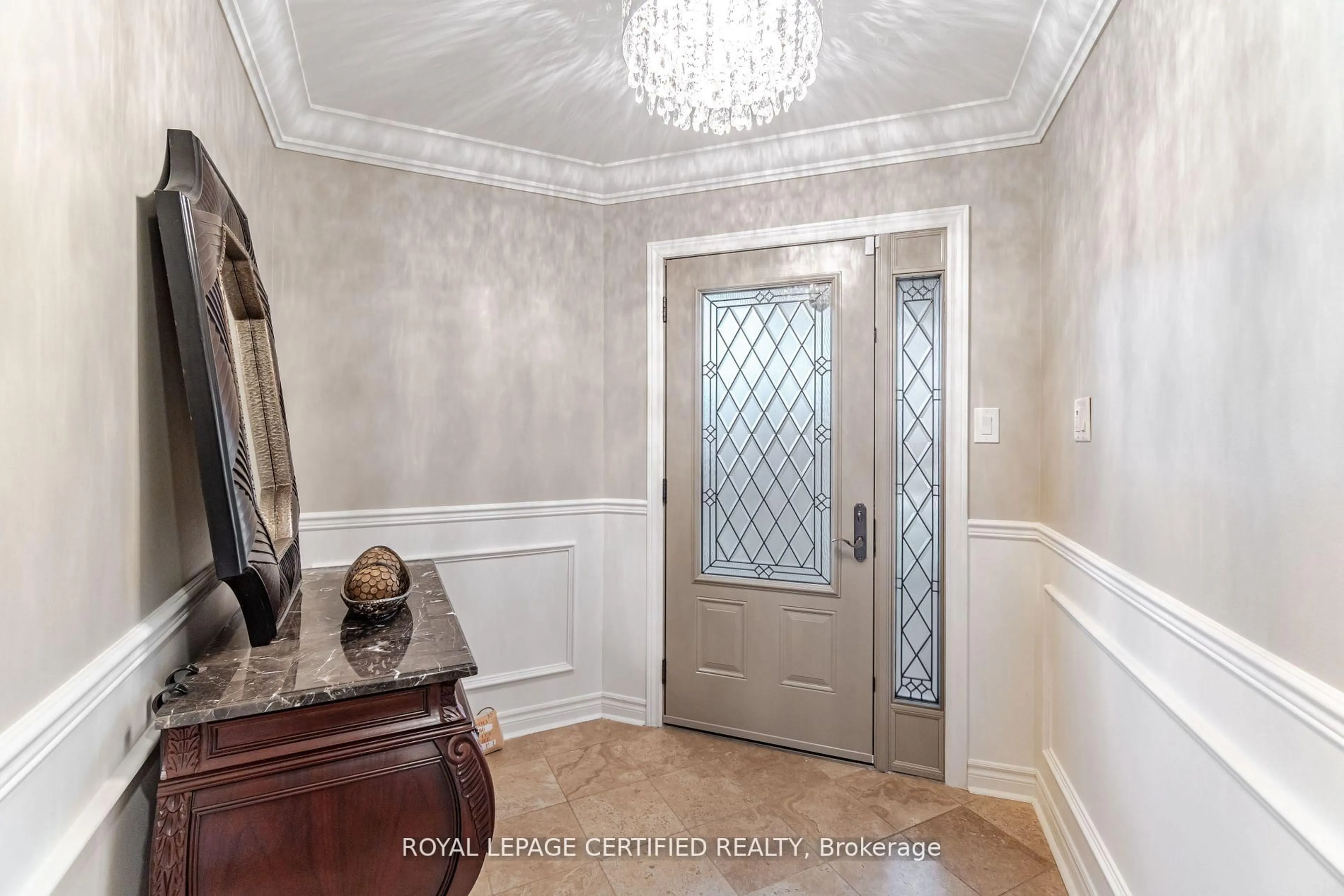Indoor entryway for 22 Bradwick Crt, Caledon Ontario L7C 1B6
