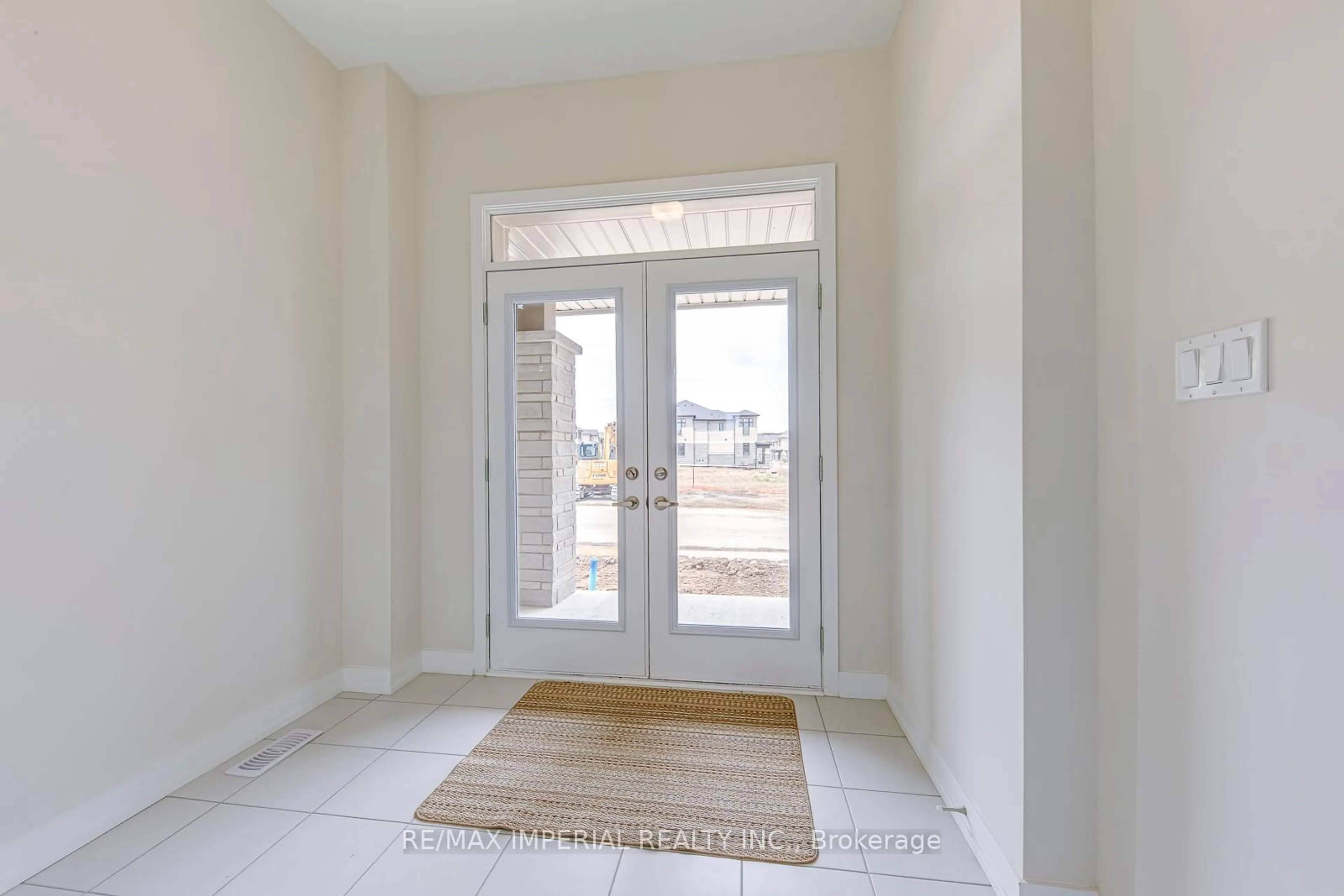 Indoor entryway for 1176 Tanbark Ave, Oakville Ontario L6H 8C4