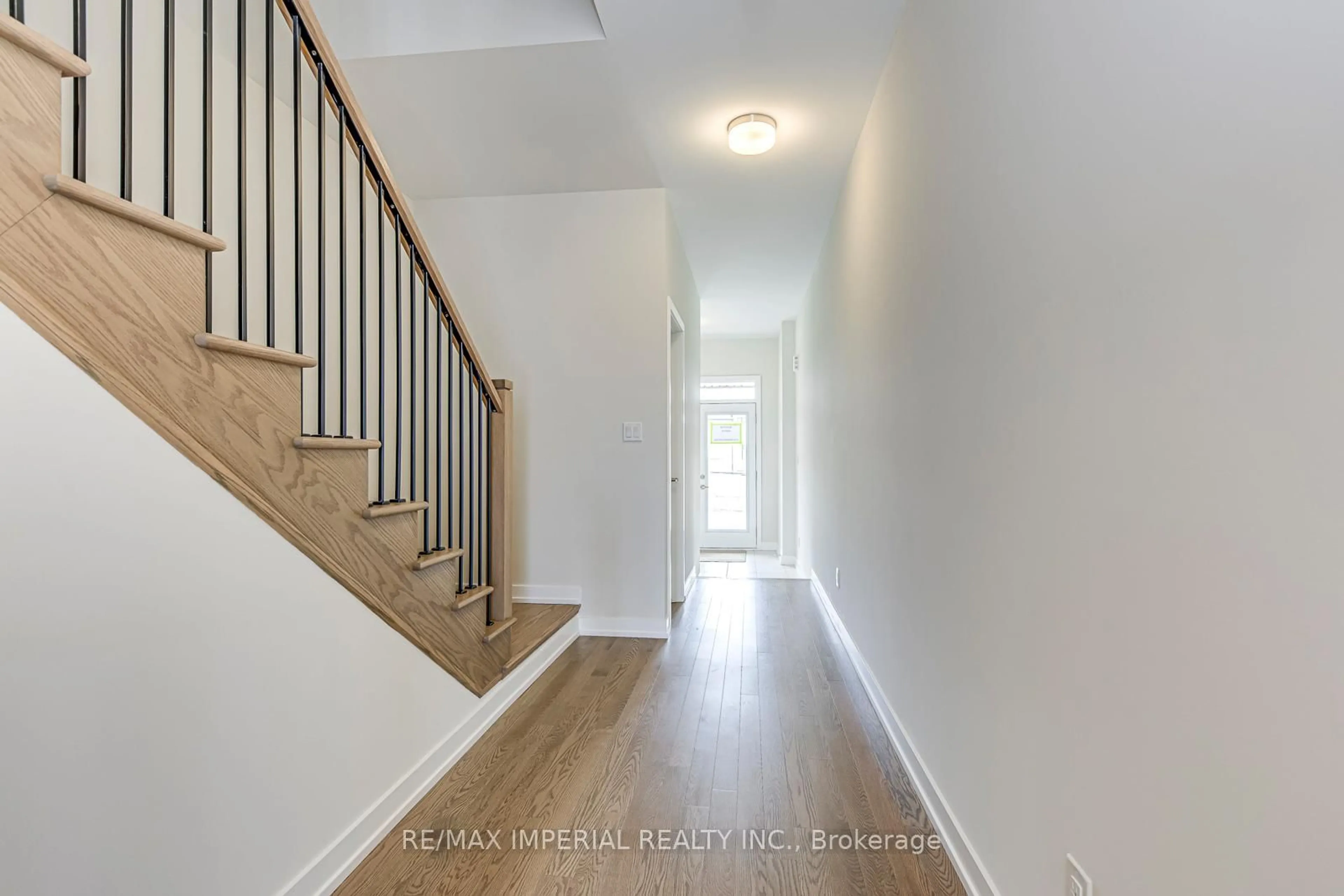 Indoor entryway for 1176 Tanbark Ave, Oakville Ontario L6H 8C4