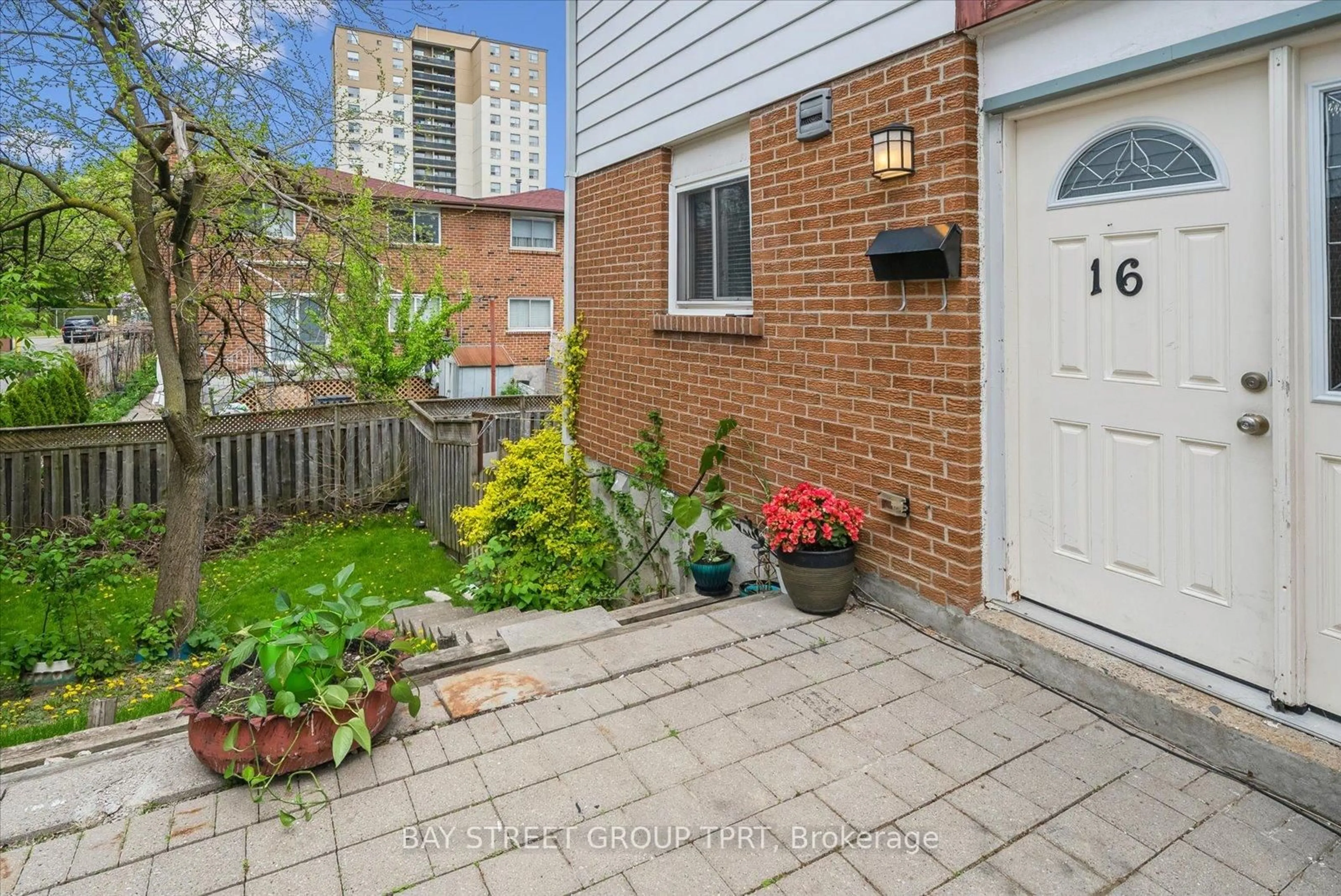 Patio, street for 16 Bur Oak Way, Toronto Ontario M3L 2G4
