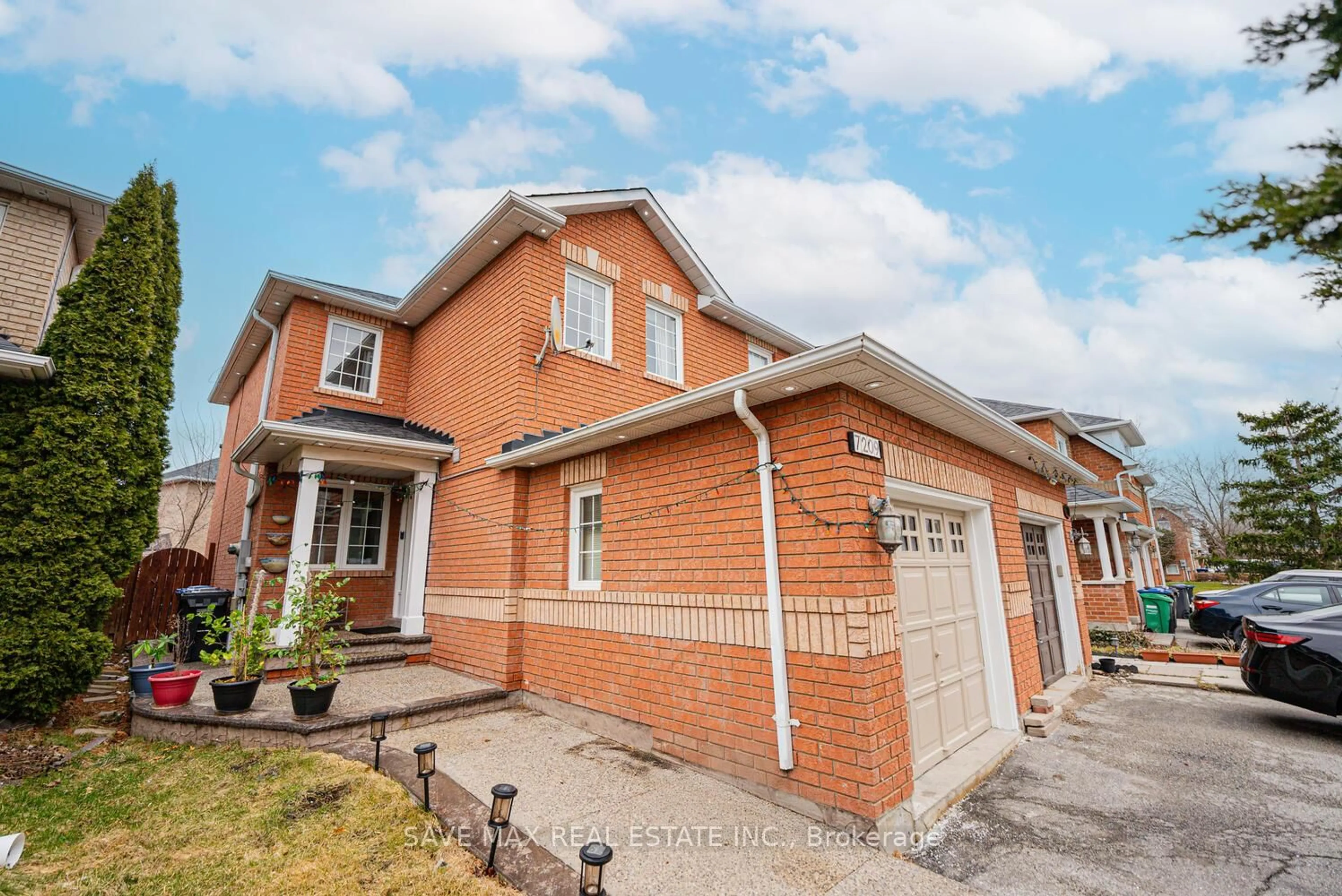Home with brick exterior material, street for 7209 Frontier Rdge, Mississauga Ontario L5N 7R2