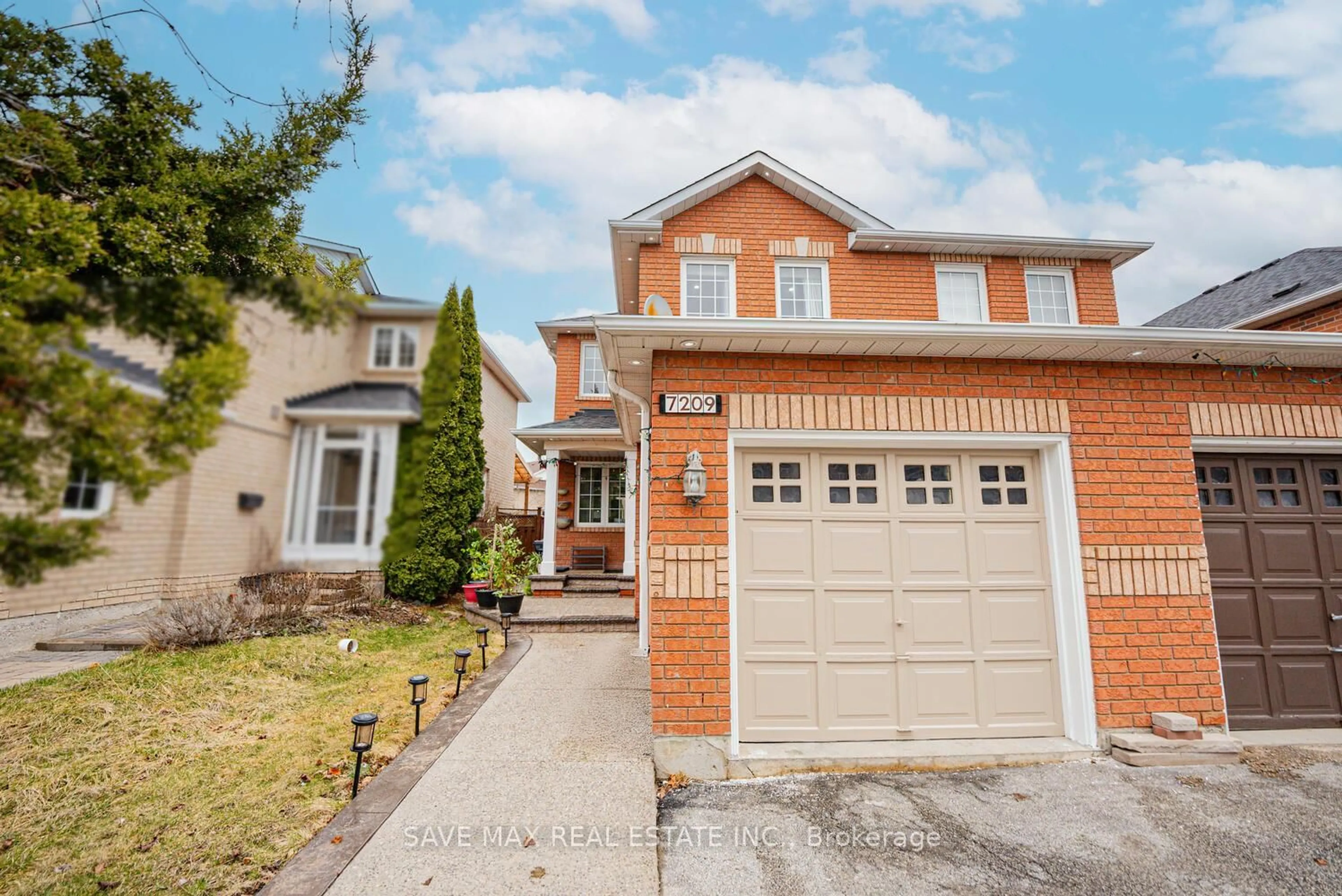 Home with brick exterior material, street for 7209 Frontier Rdge, Mississauga Ontario L5N 7R2