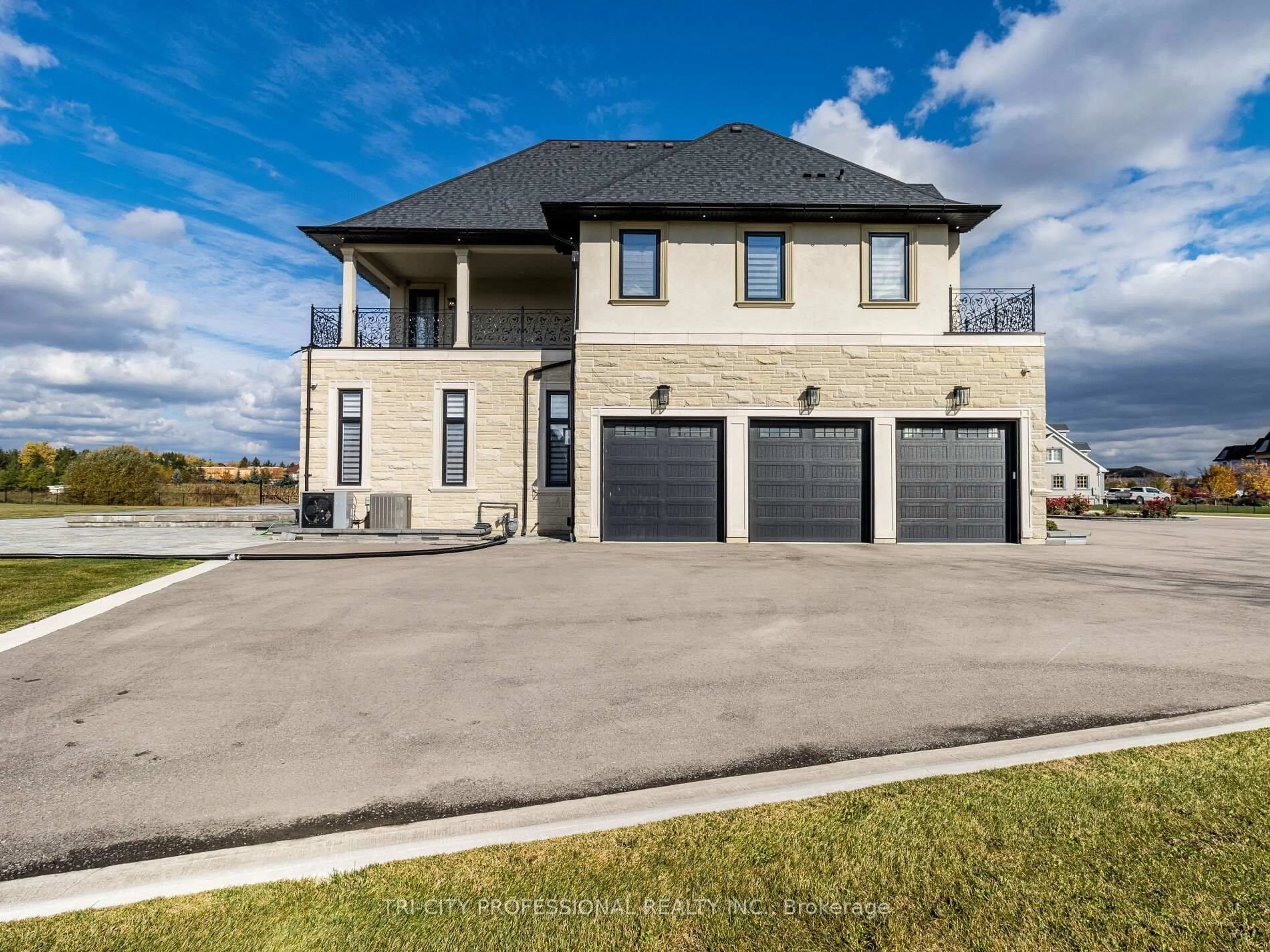 Home with brick exterior material, street for 27 Morris Crt, Brampton Ontario L6P 0G7