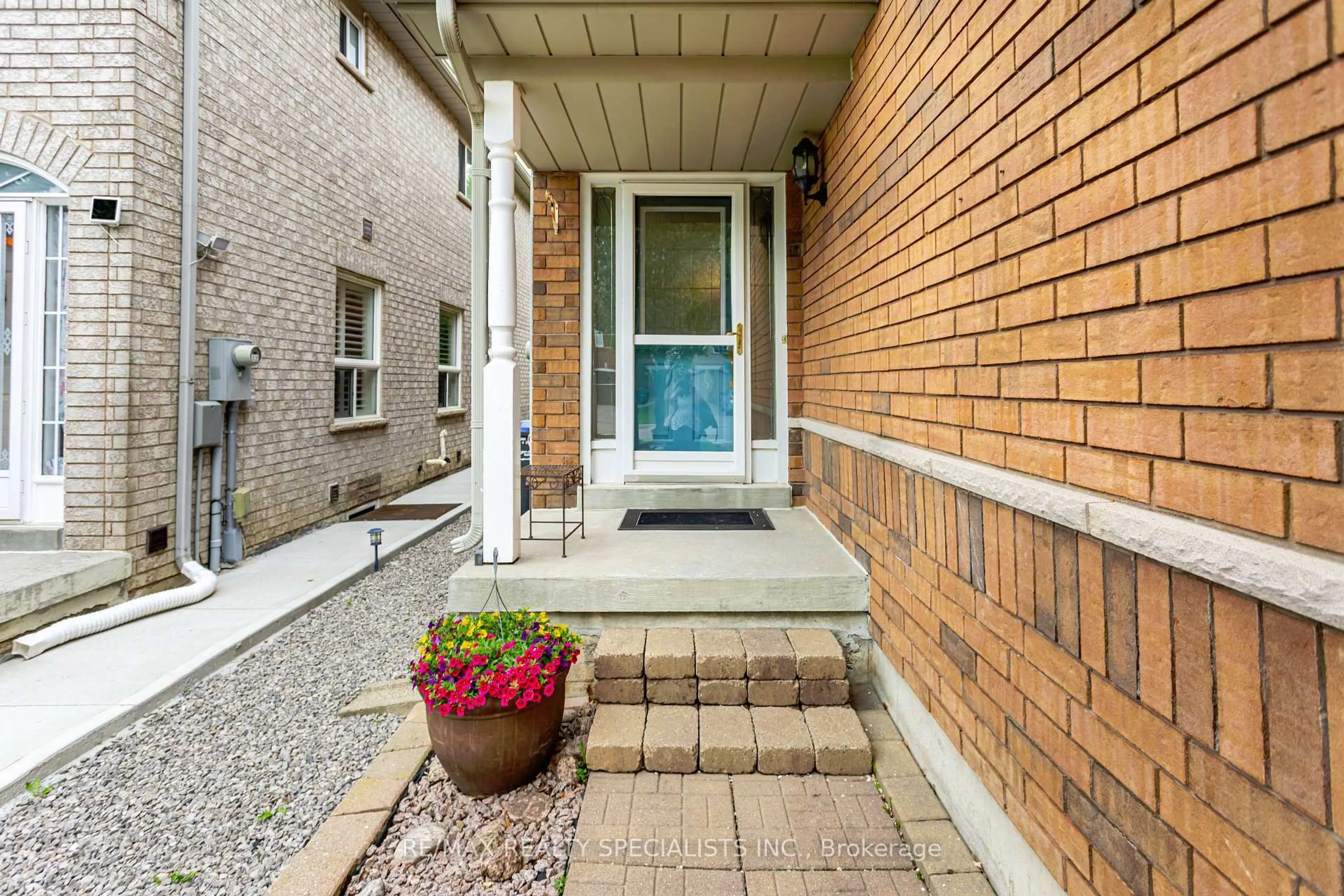 Unknown for 6408 Hampden Woods Rd, Mississauga Ontario L5N 7V3