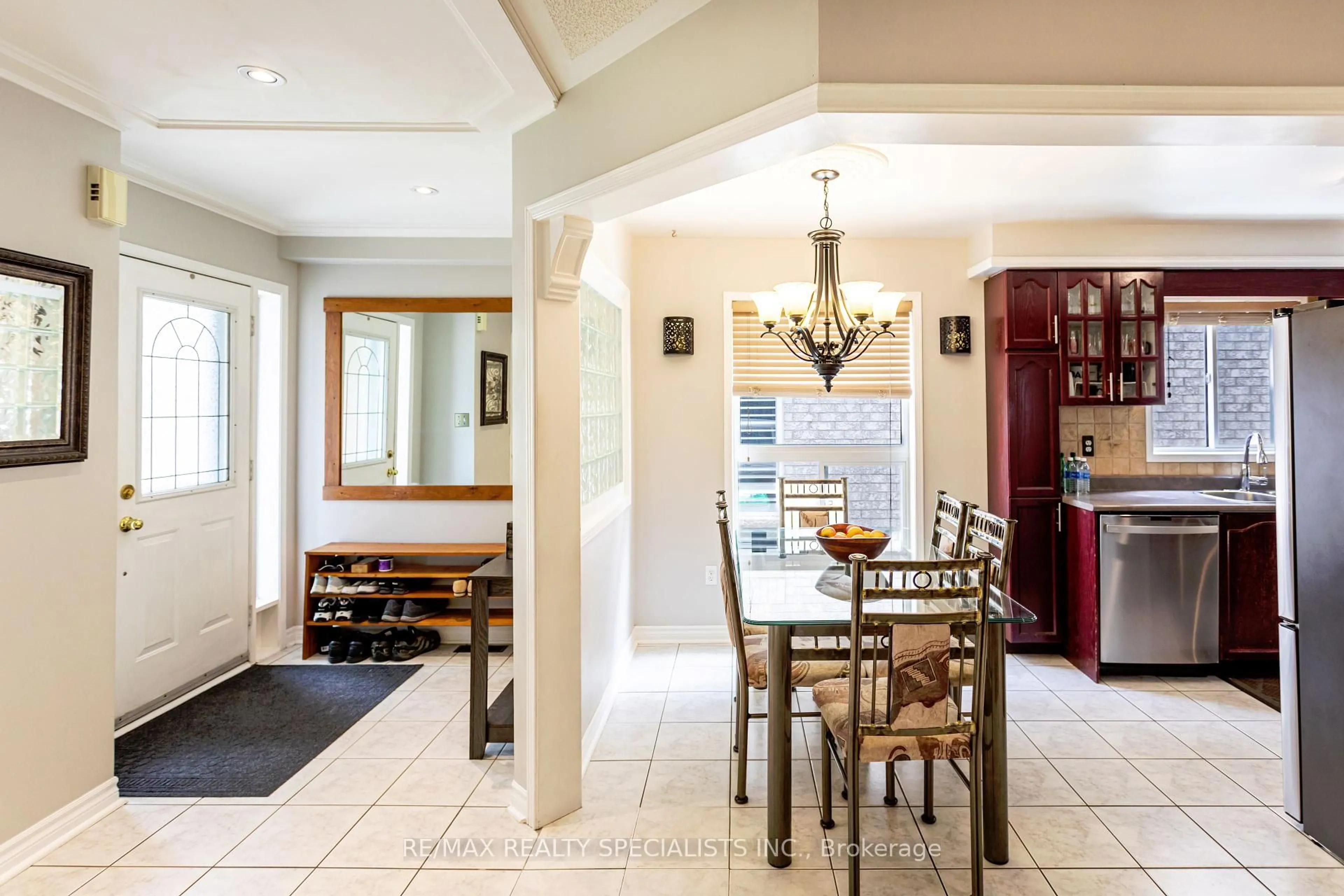 Unknown for 6408 Hampden Woods Rd, Mississauga Ontario L5N 7V3