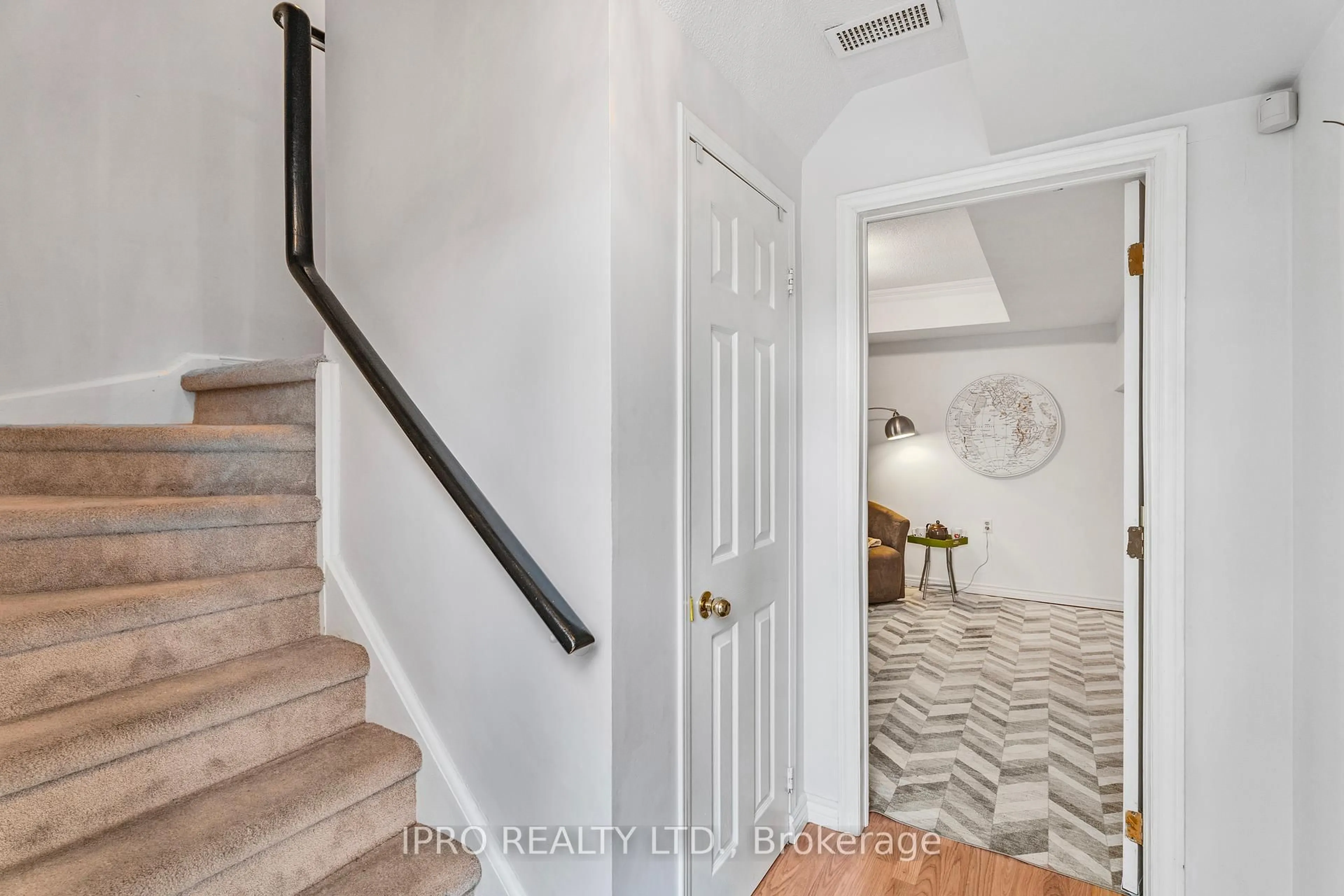 Indoor entryway for 74 Stewart Maclaren Rd #76, Halton Hills Ontario L7G 5L9