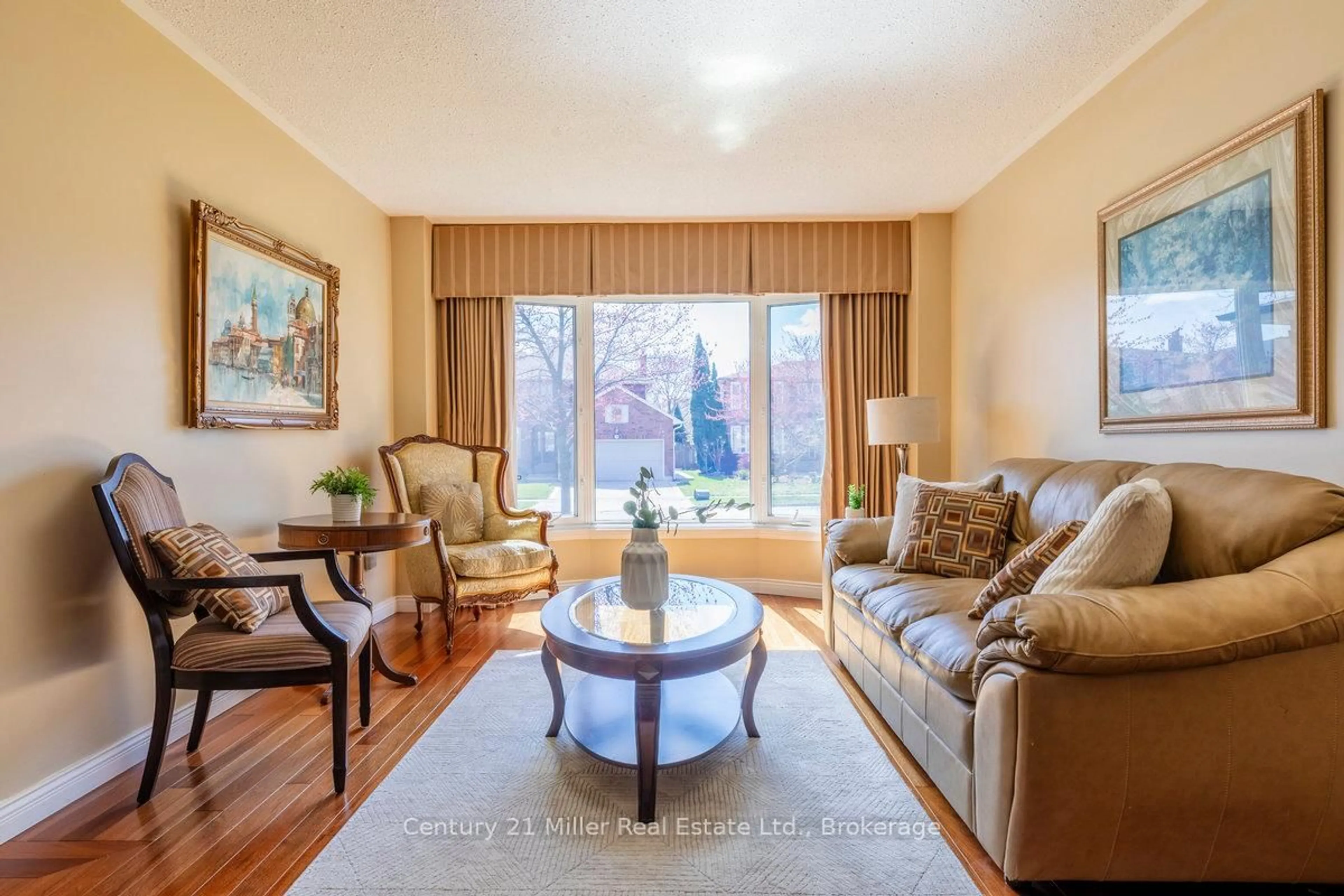 Living room with furniture, unknown for 1179 Rosethorne Rd, Oakville Ontario L6M 1H5