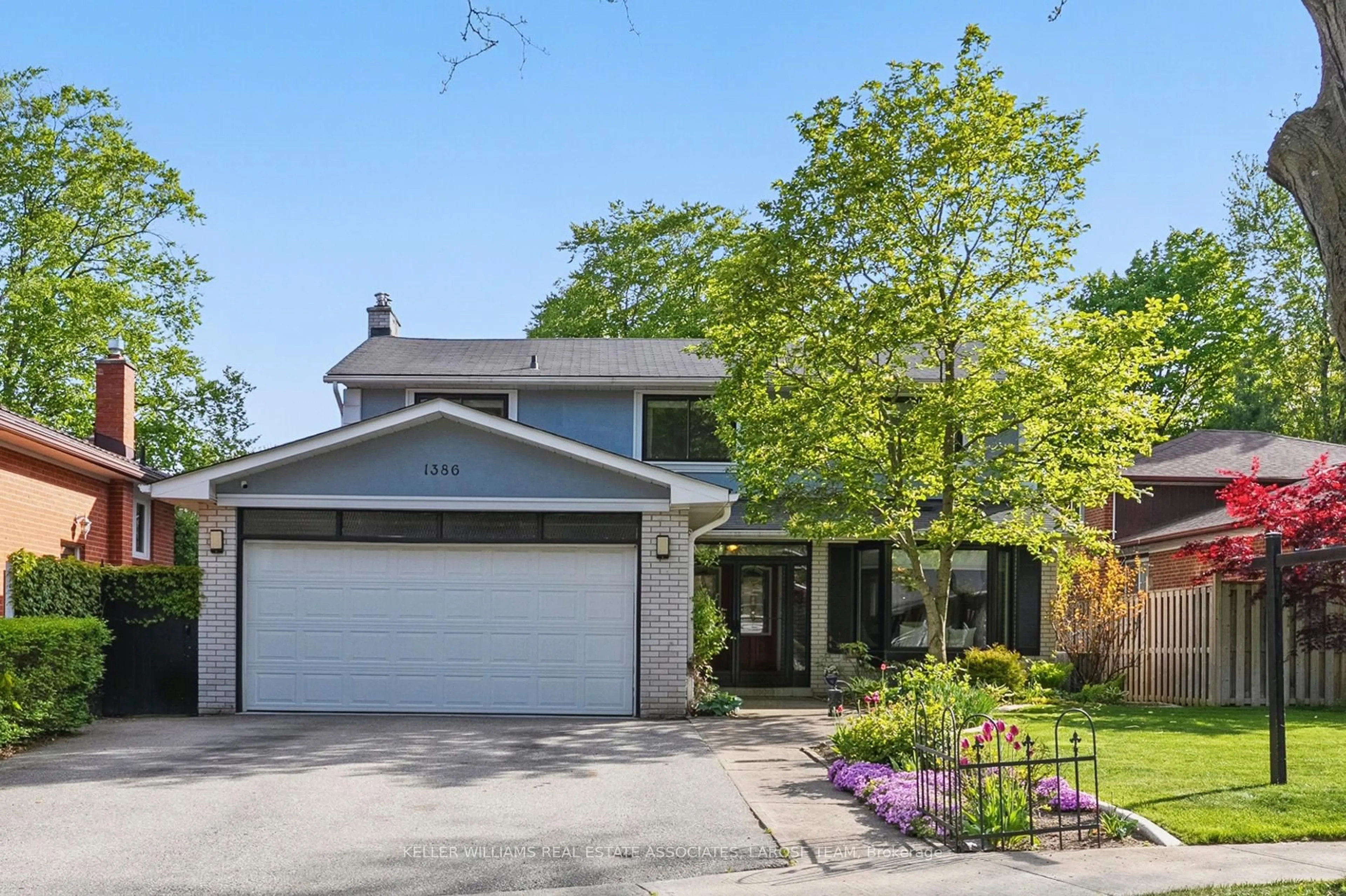 Home with vinyl exterior material, street for 1386 Myron Dr, Mississauga Ontario L5E 2N4