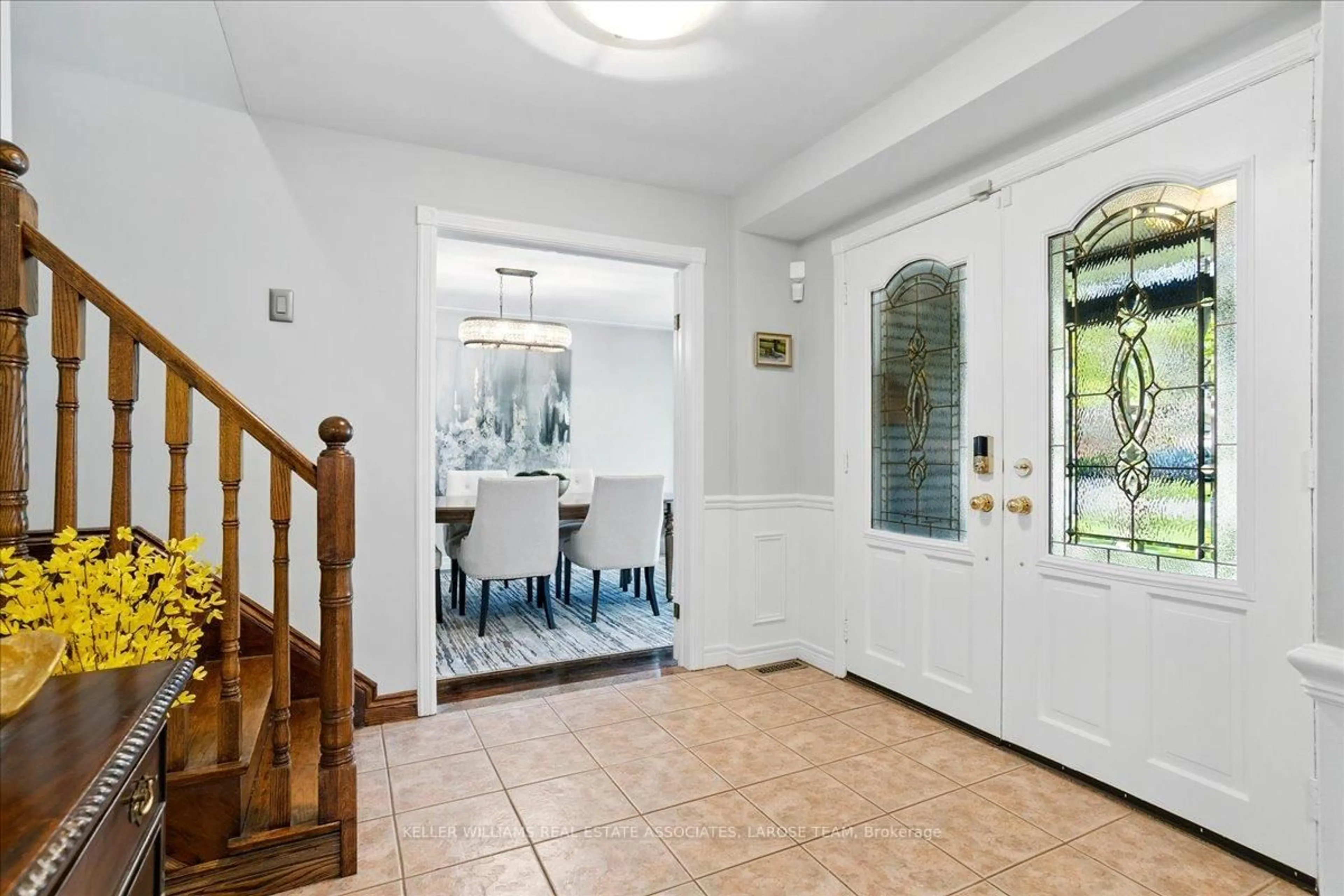Indoor entryway for 1386 Myron Dr, Mississauga Ontario L5E 2N4