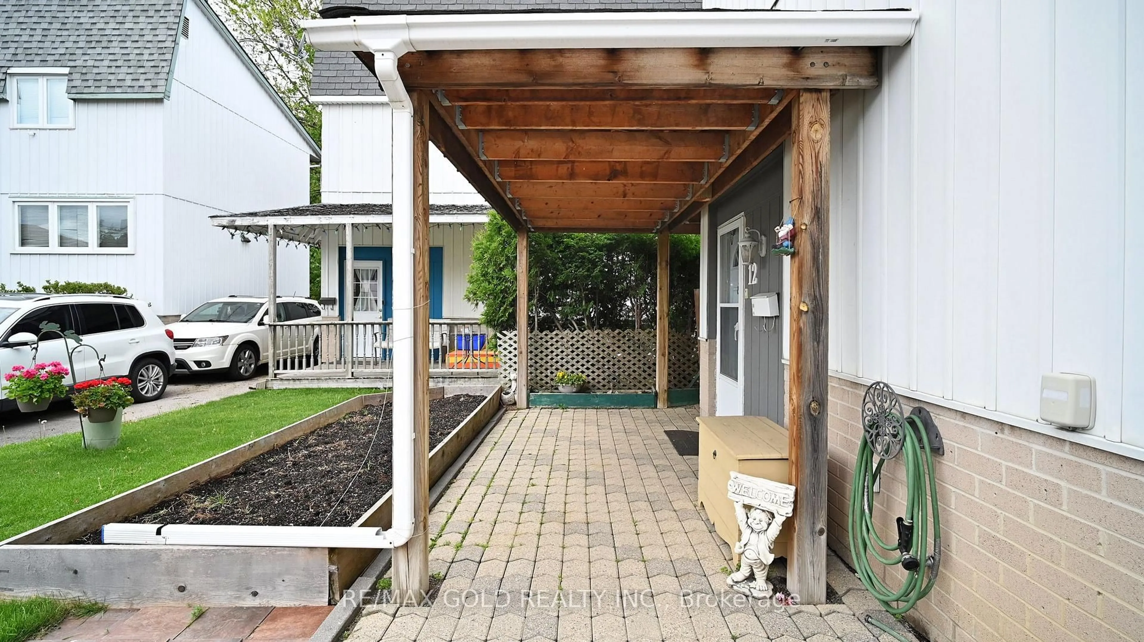 Patio, street for 12 Homer Sq, Brampton Ontario L6S 1X9