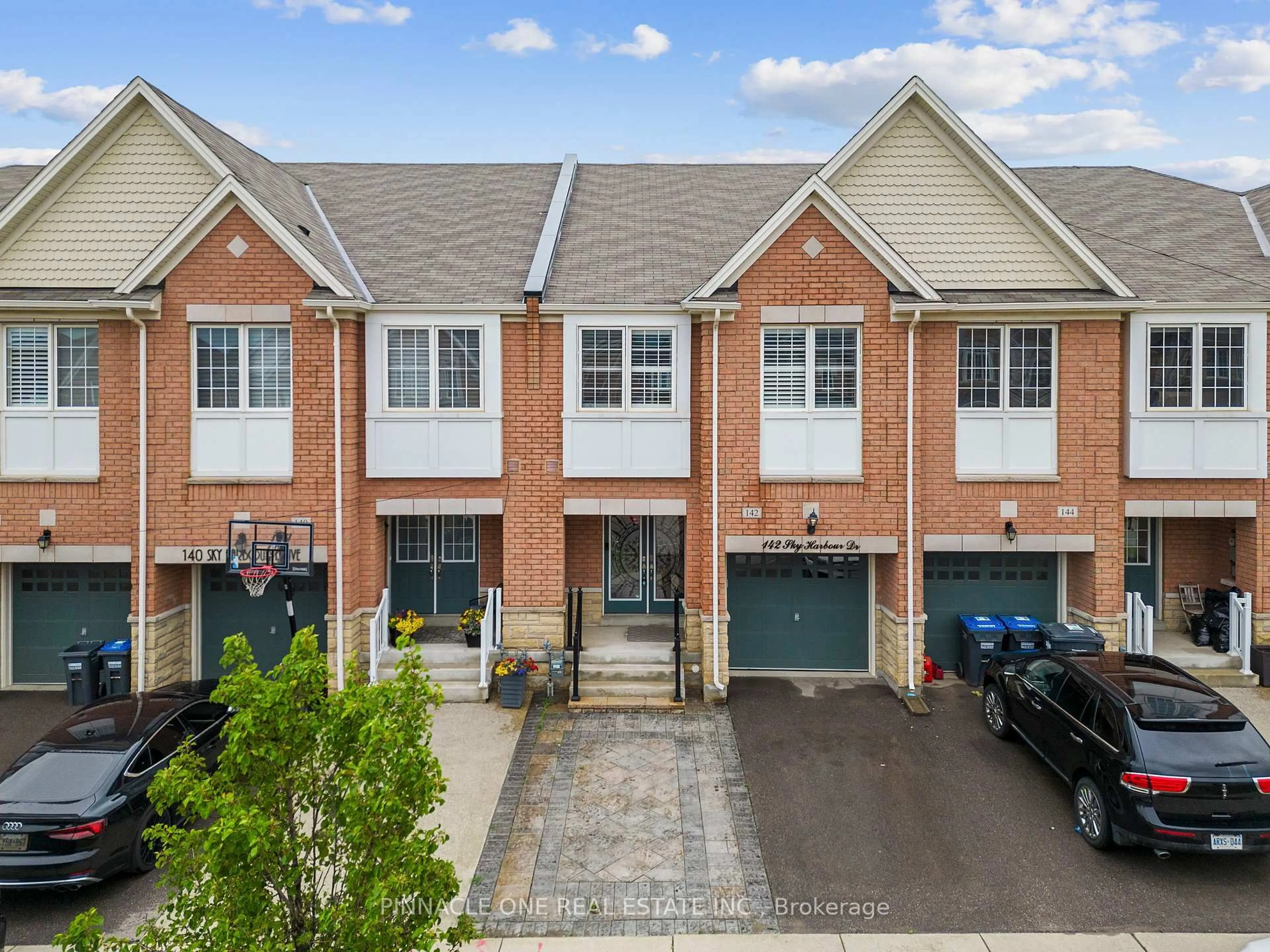 A pic from outside/outdoor area/front of a property/back of a property/a pic from drone, street for 142 Sky Harbour Dr, Brampton Ontario L6Y 0V1