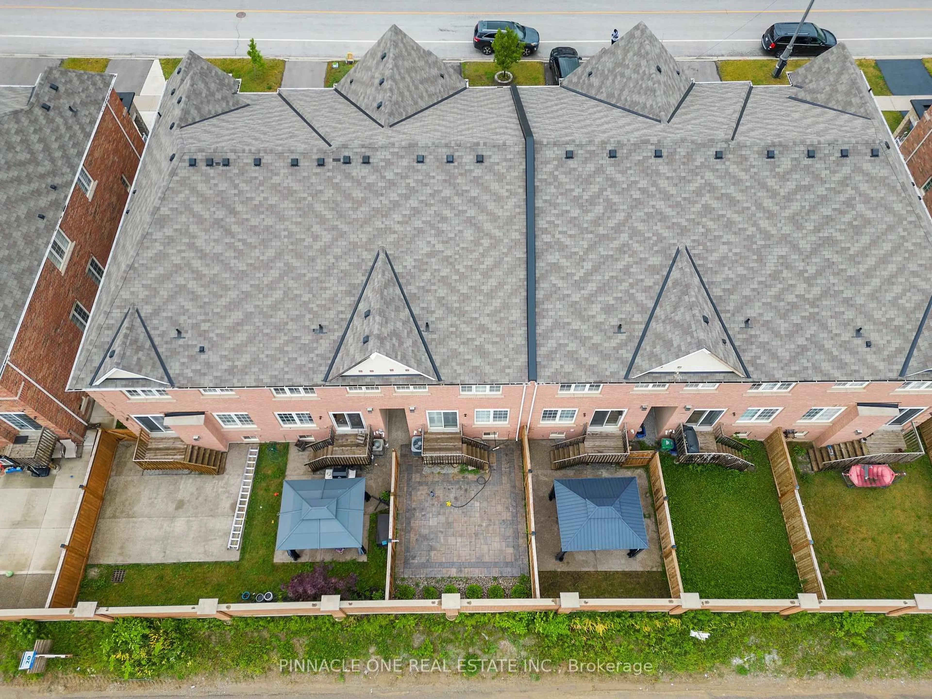 A pic from outside/outdoor area/front of a property/back of a property/a pic from drone, unknown for 142 Sky Harbour Dr, Brampton Ontario L6Y 0V1