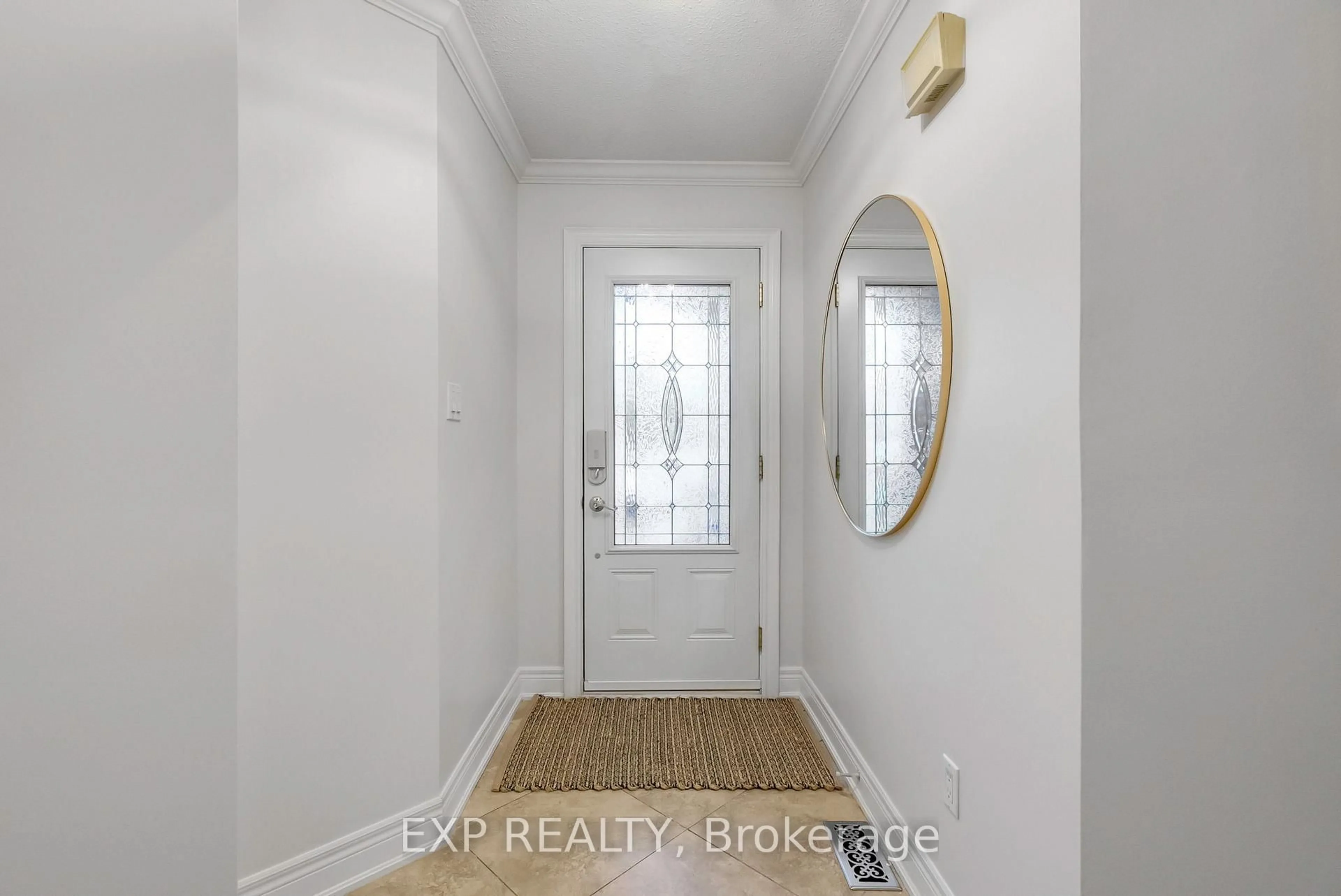 Indoor entryway for 4315 Bacchus Cres, Mississauga Ontario L4W 2Y2