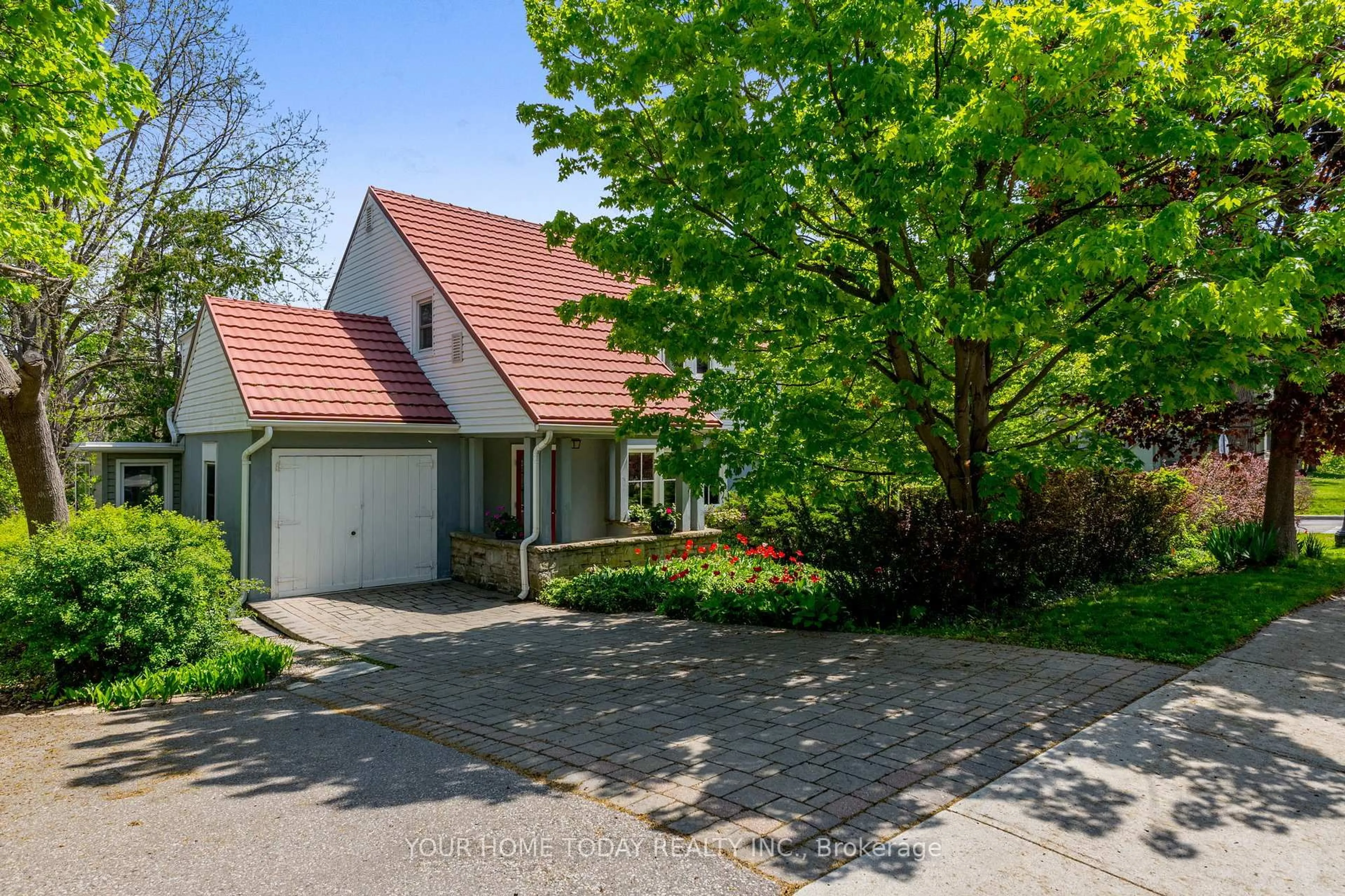 A pic from outside/outdoor area/front of a property/back of a property/a pic from drone, street for 133 Main St, Halton Hills Ontario L7G 3E5