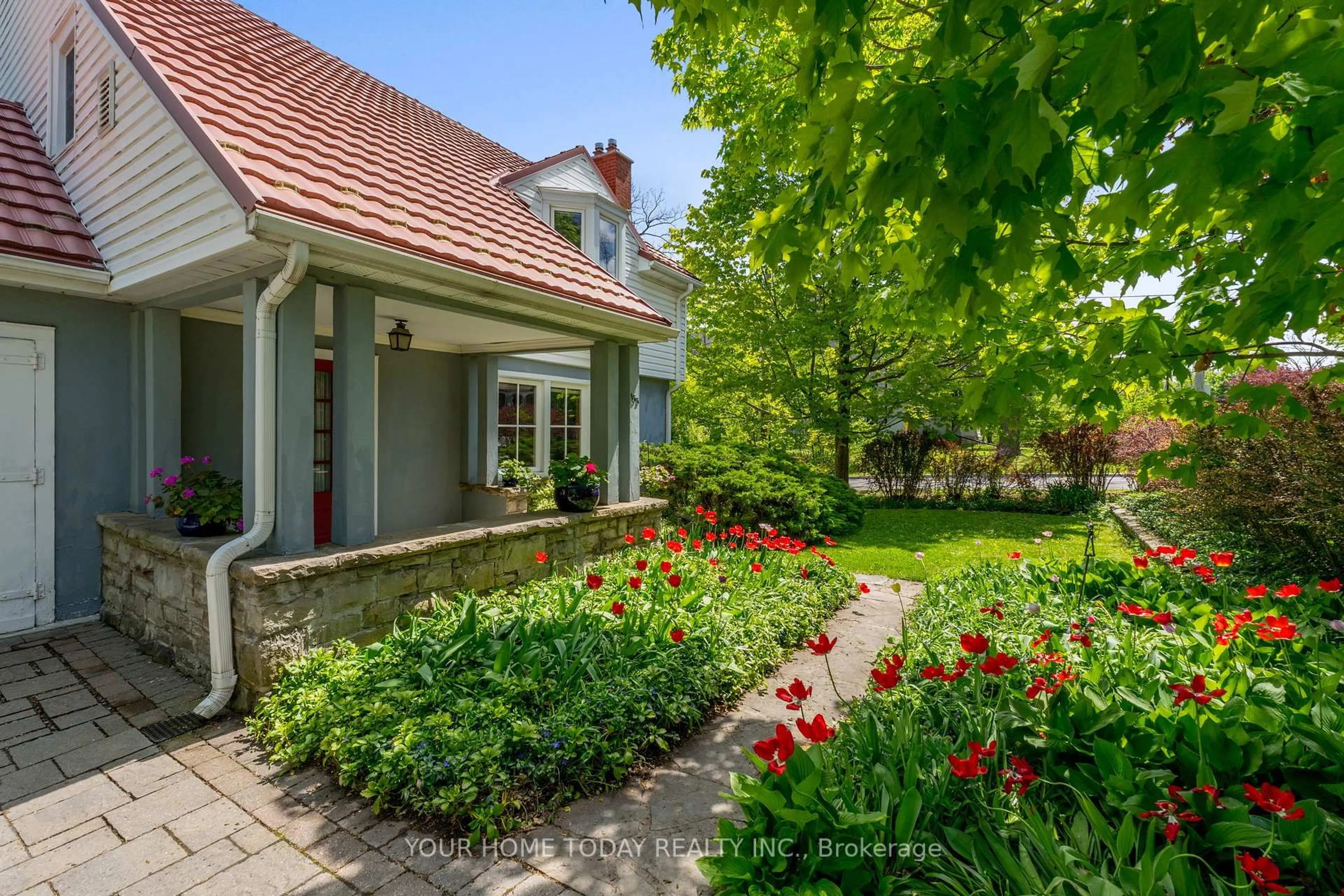 Patio, street for 133 Main St, Halton Hills Ontario L7G 3E5