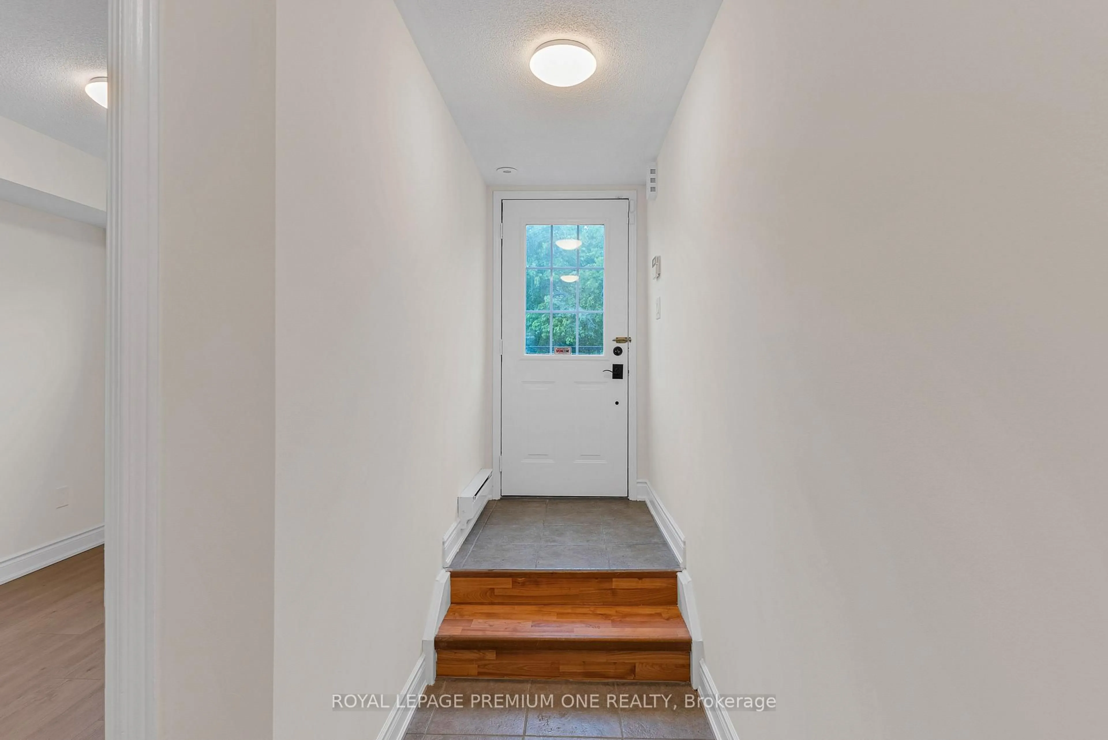 Indoor entryway for 65 Turntable Cres #90, Toronto Ontario M6H 4K8