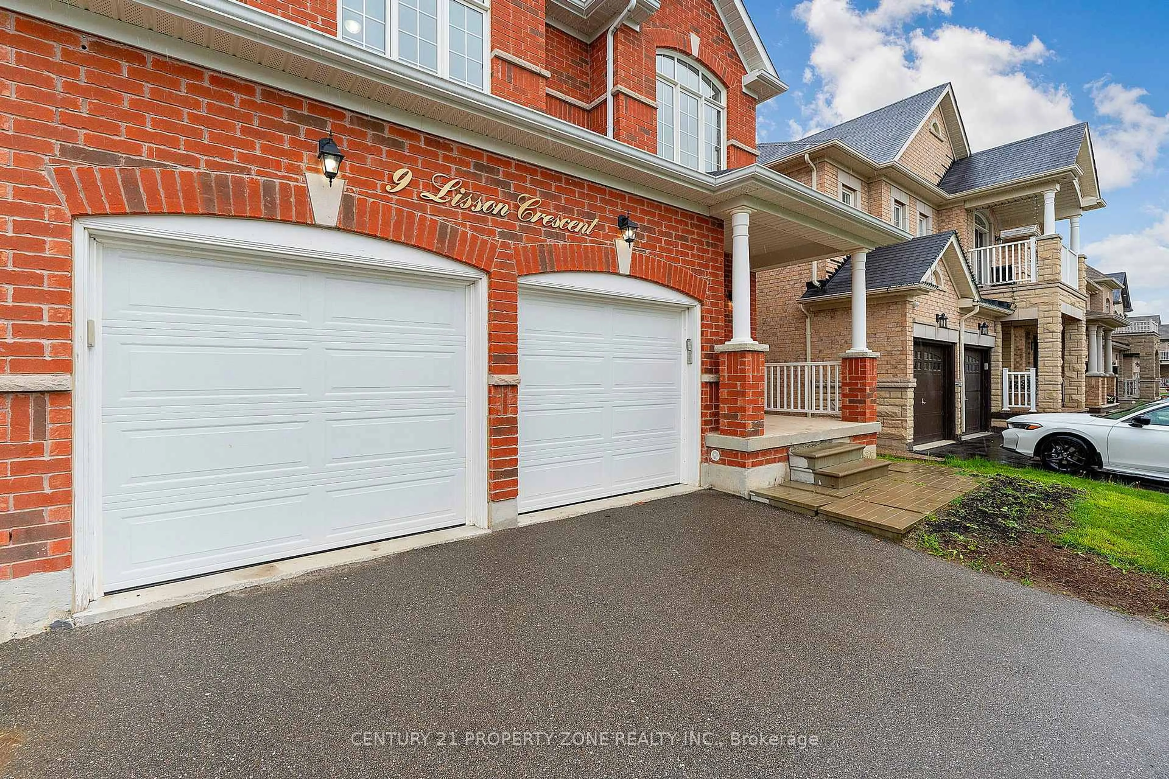 Home with brick exterior material, street for 9 Lisson Cres, Brampton Ontario L6X 5H8