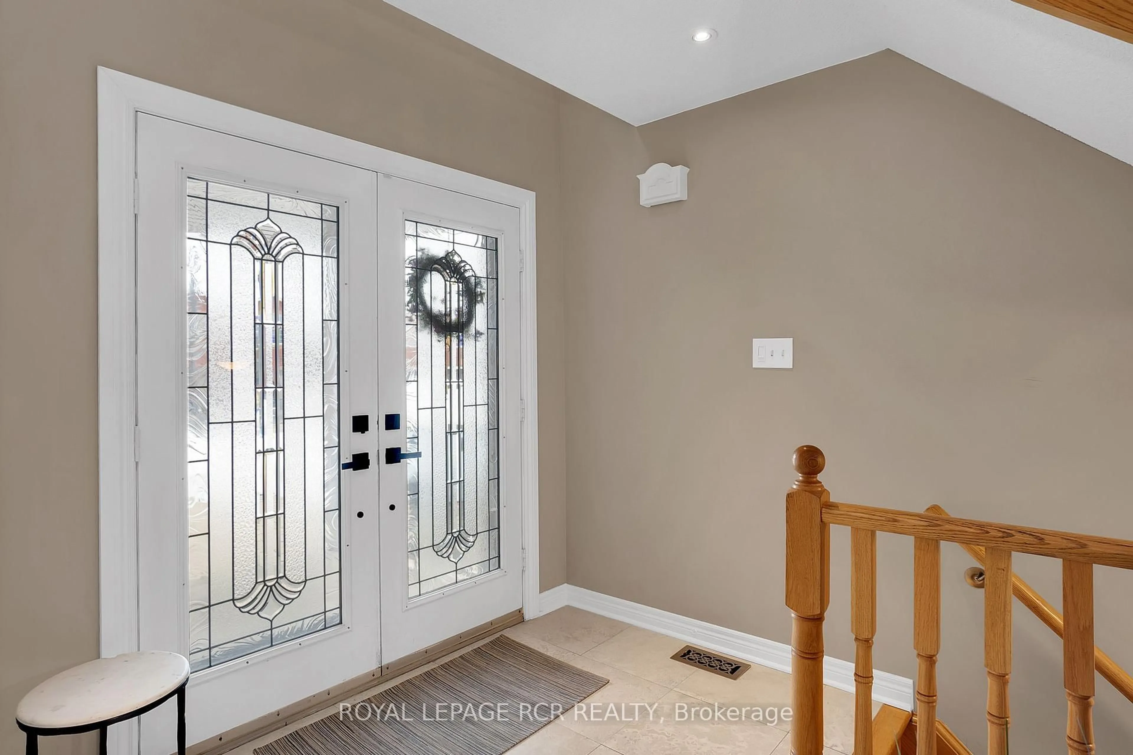 Indoor entryway for 20 Boltonview Cres, Caledon Ontario L7E 2H2