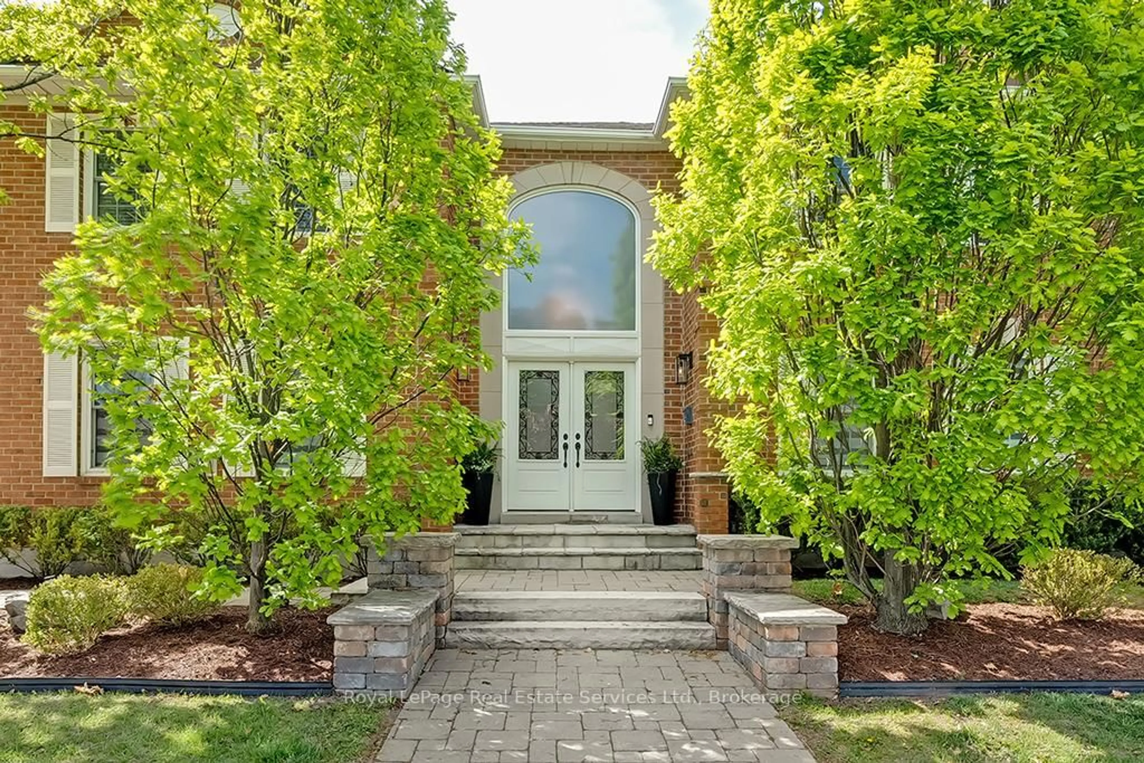 Unknown for 2101 Grosvenor St, Oakville Ontario L6H 4N1
